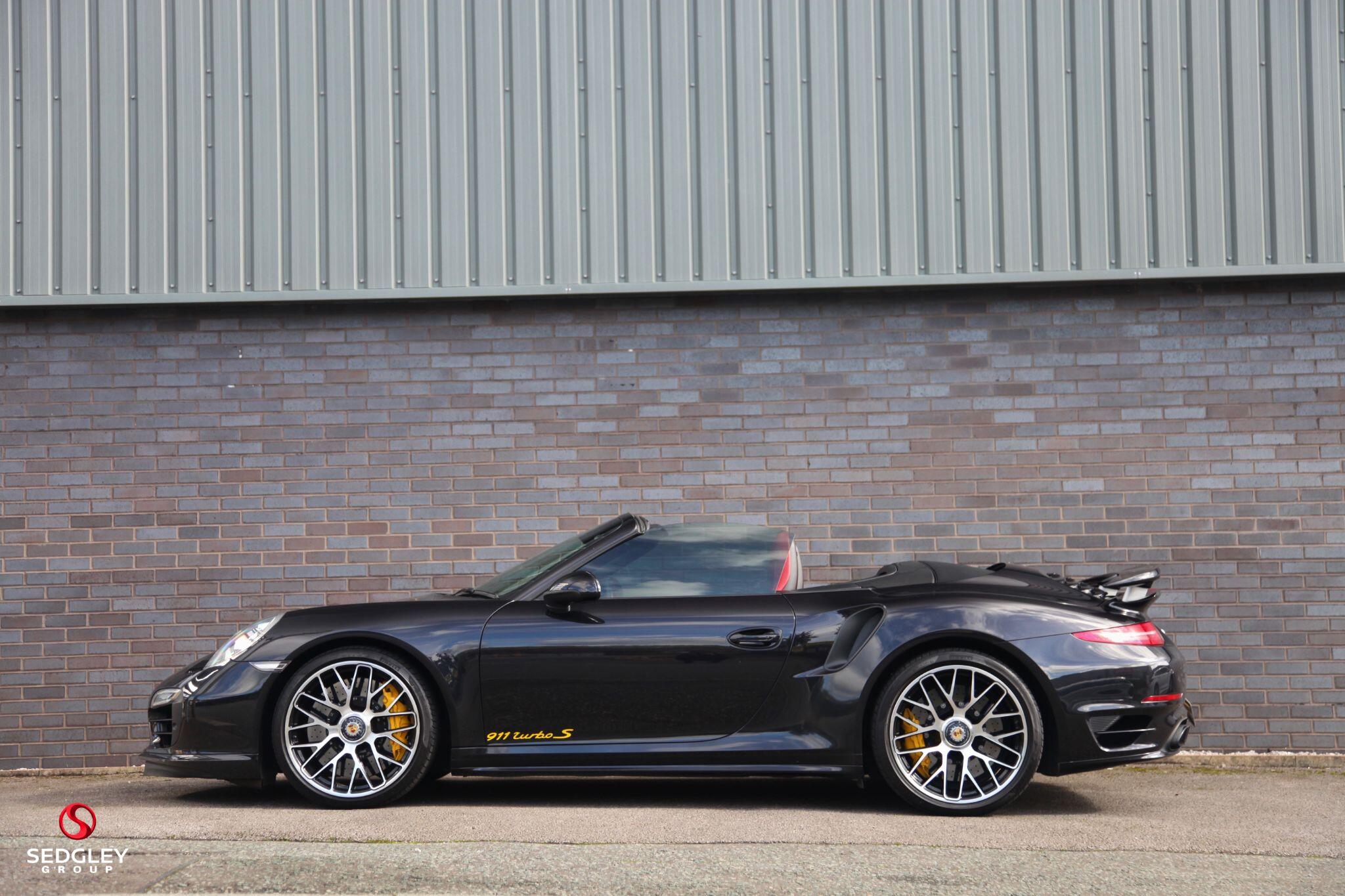 Porsche 911 view 8