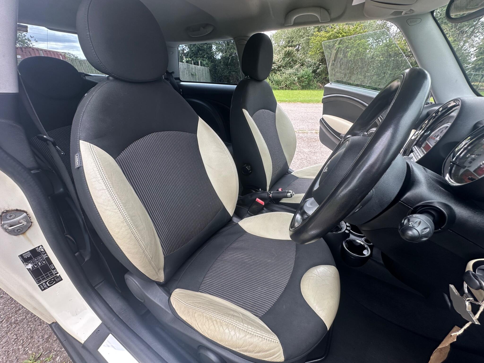 Mini Hatch view 32