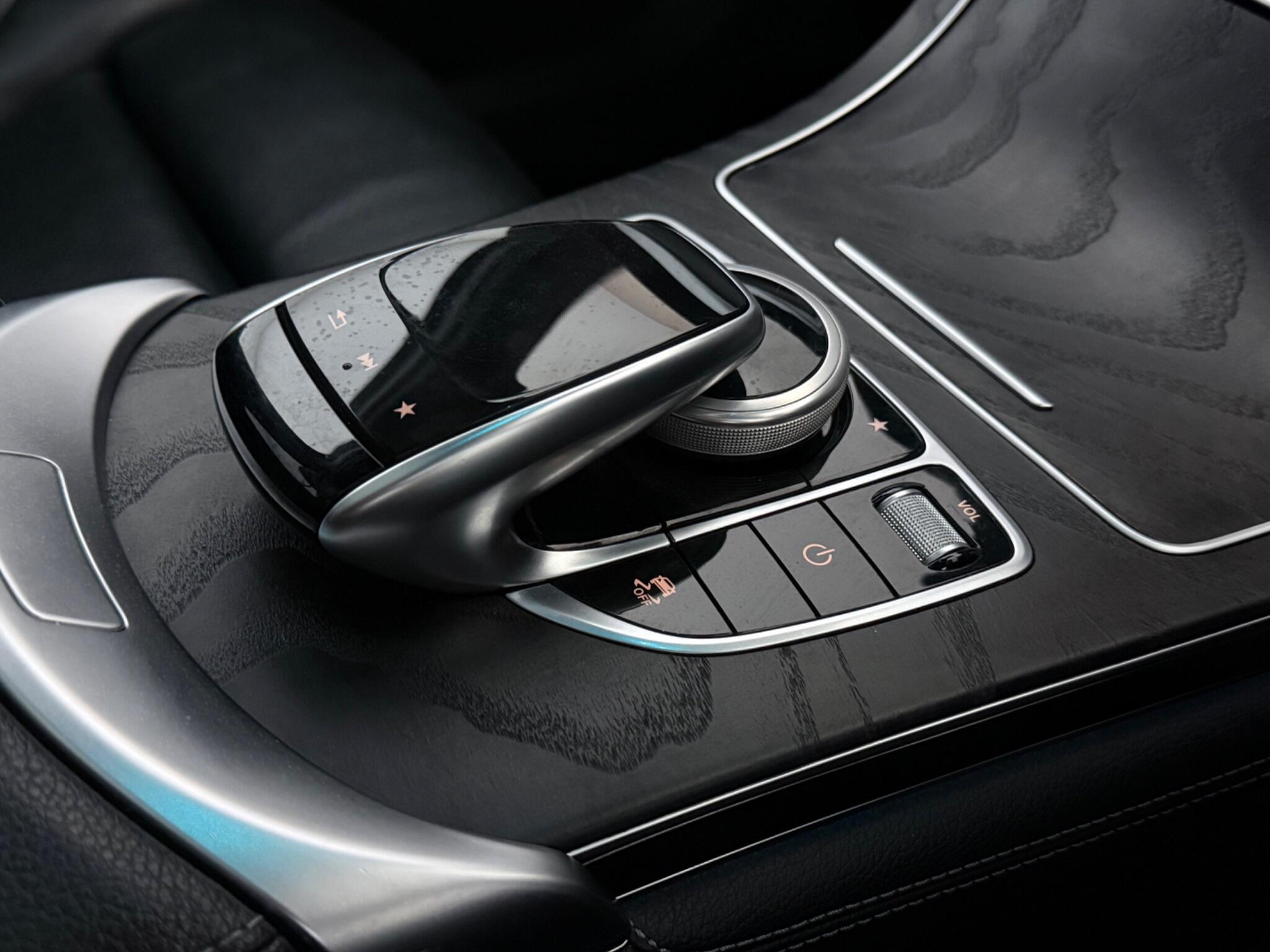 Mercedes-Benz GLC view 23