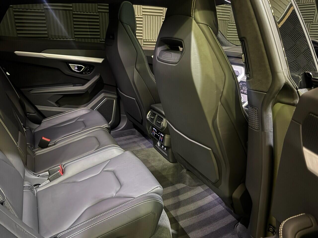 Lamborghini Urus view 18