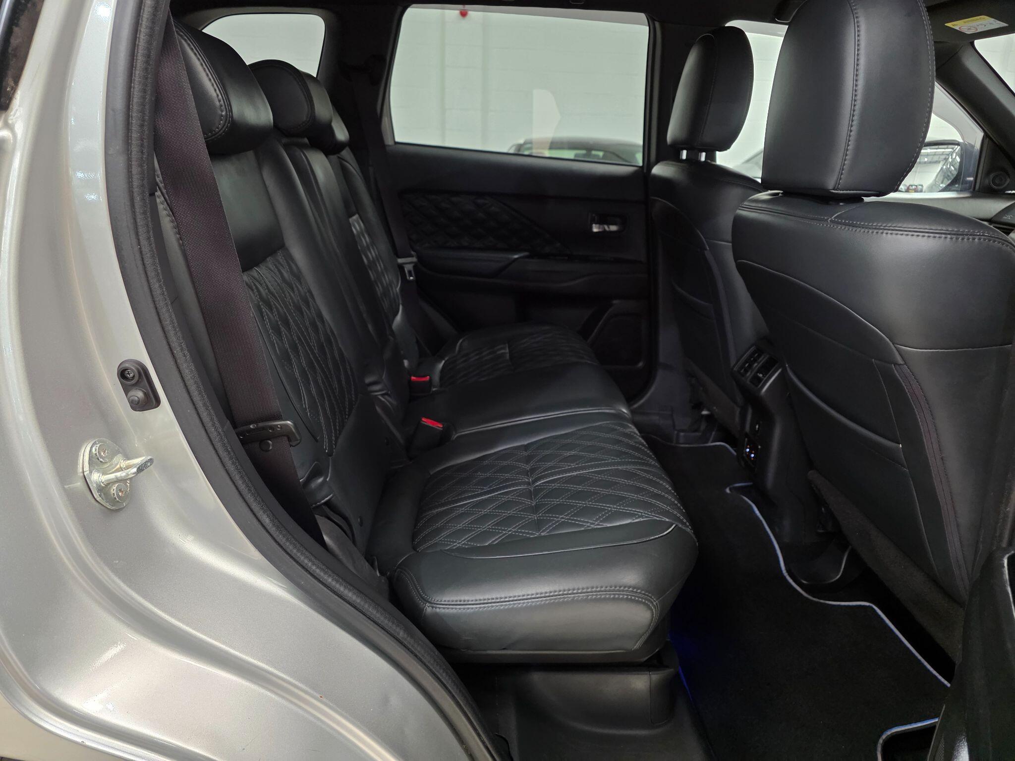 Mitsubishi Outlander view 24