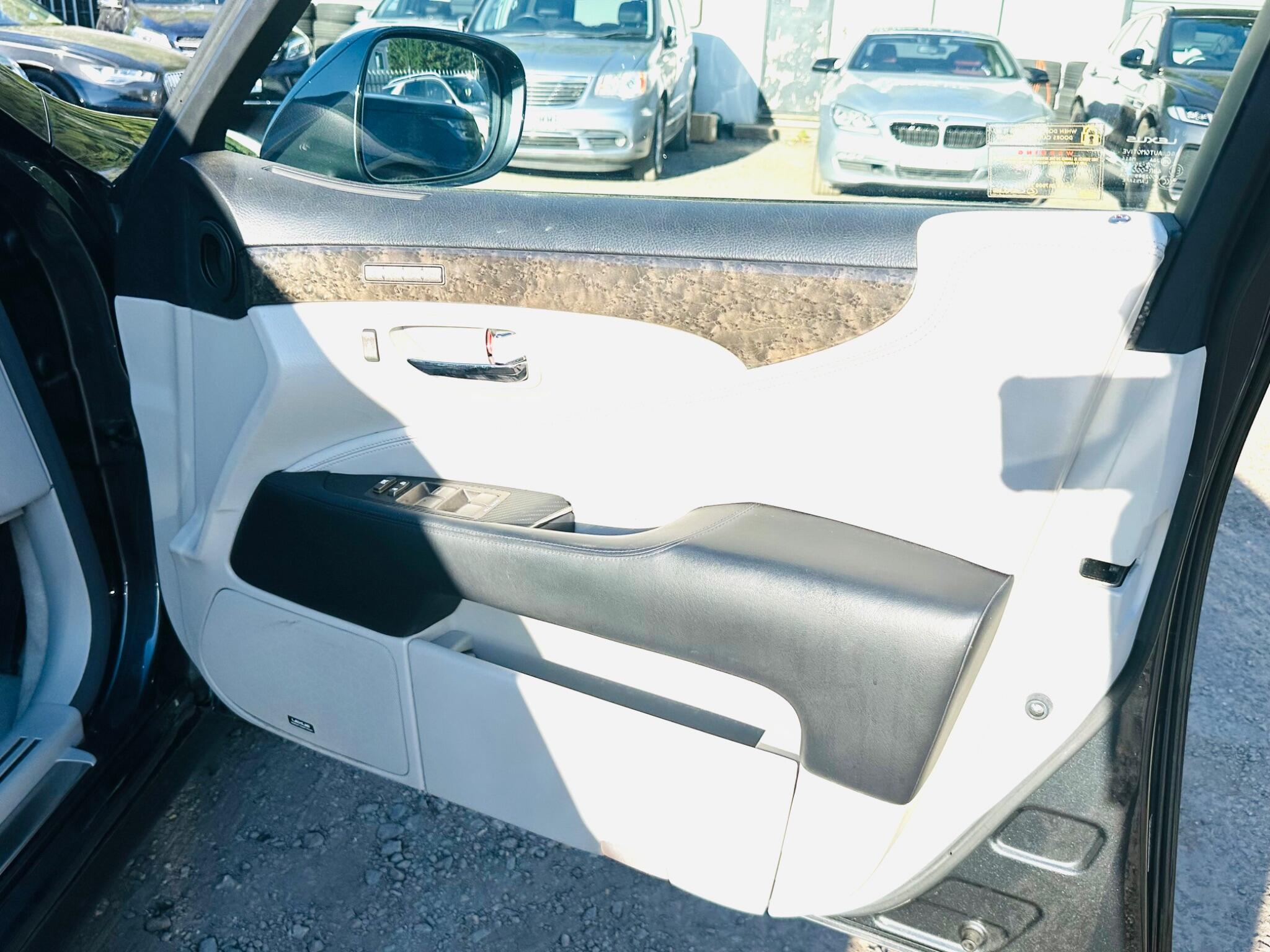 Lexus LS view 23