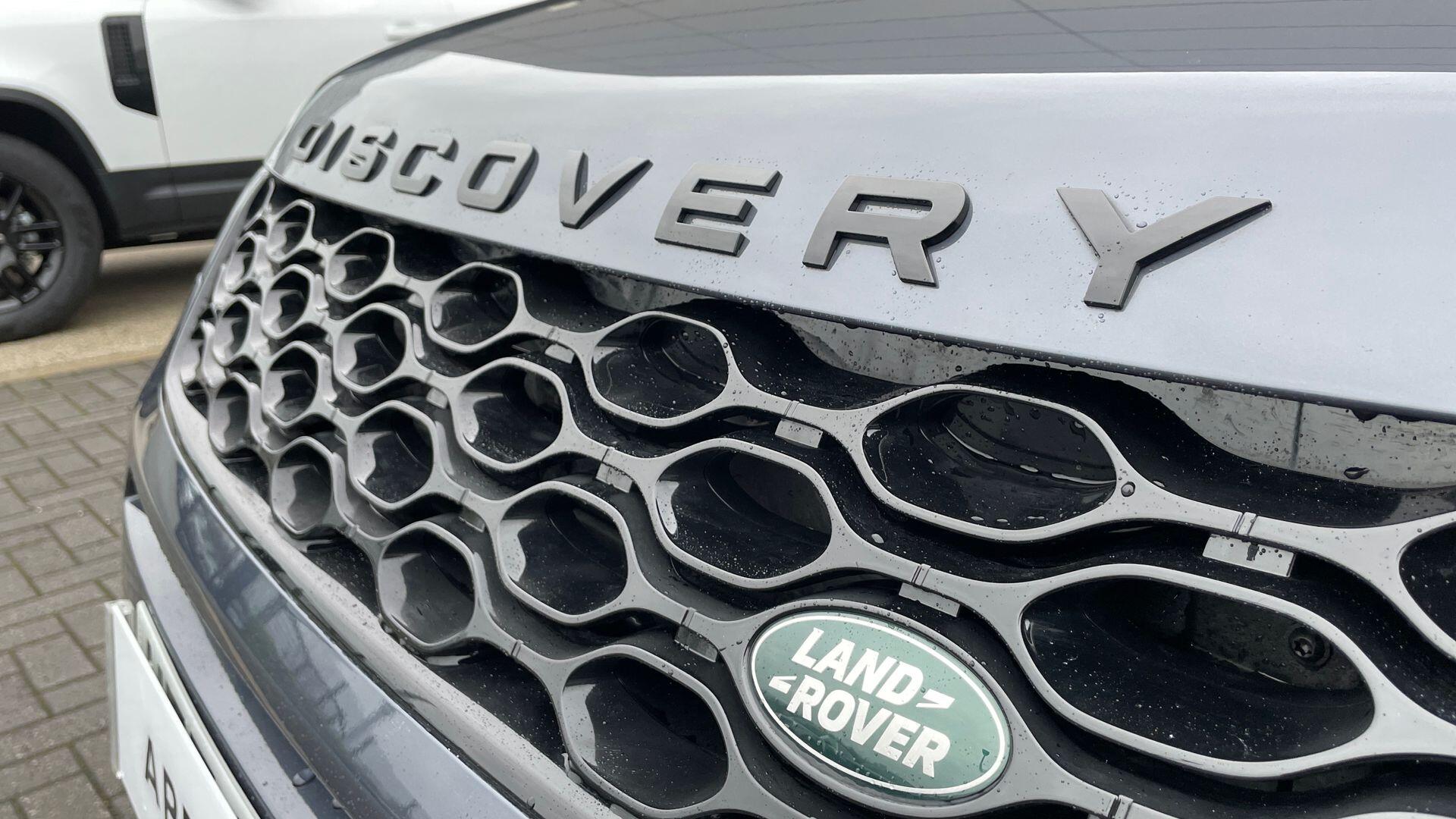 Land Rover Discovery Sport view 31