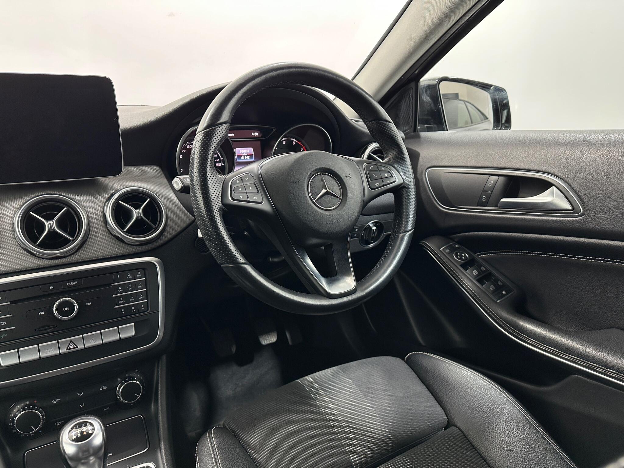 Mercedes-Benz Gla view 12