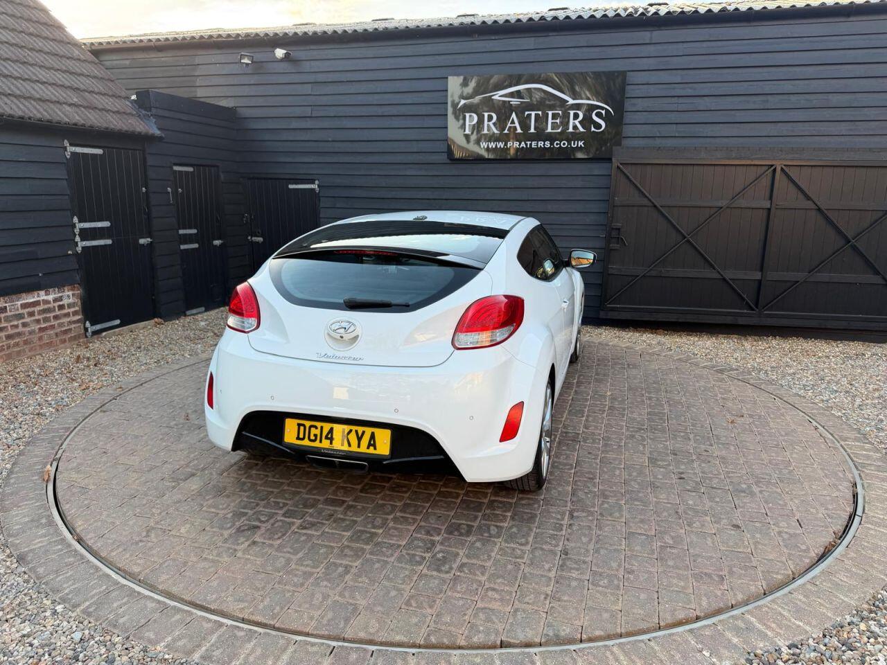Hyundai Veloster view 25