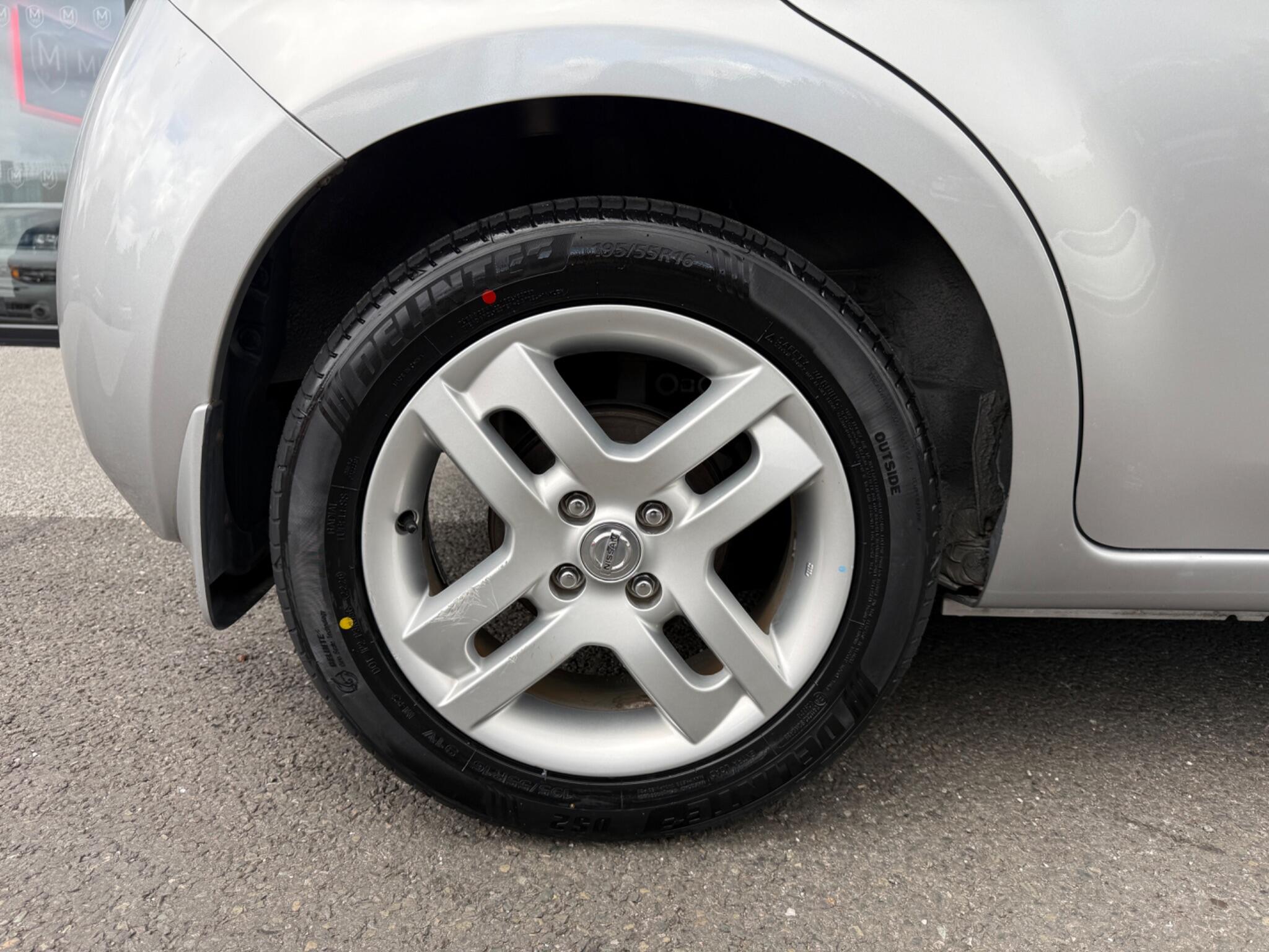 Nissan Cube view 33