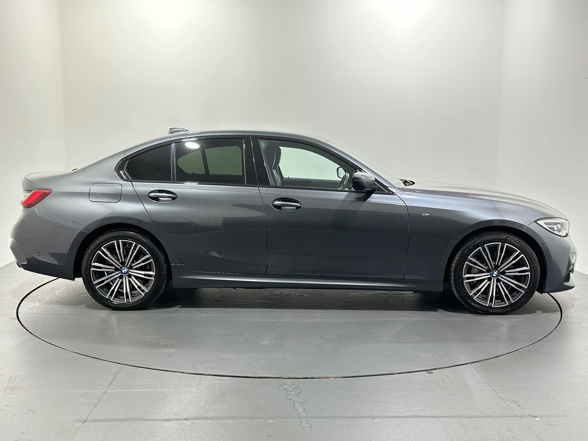 BMW 3 Series view 9