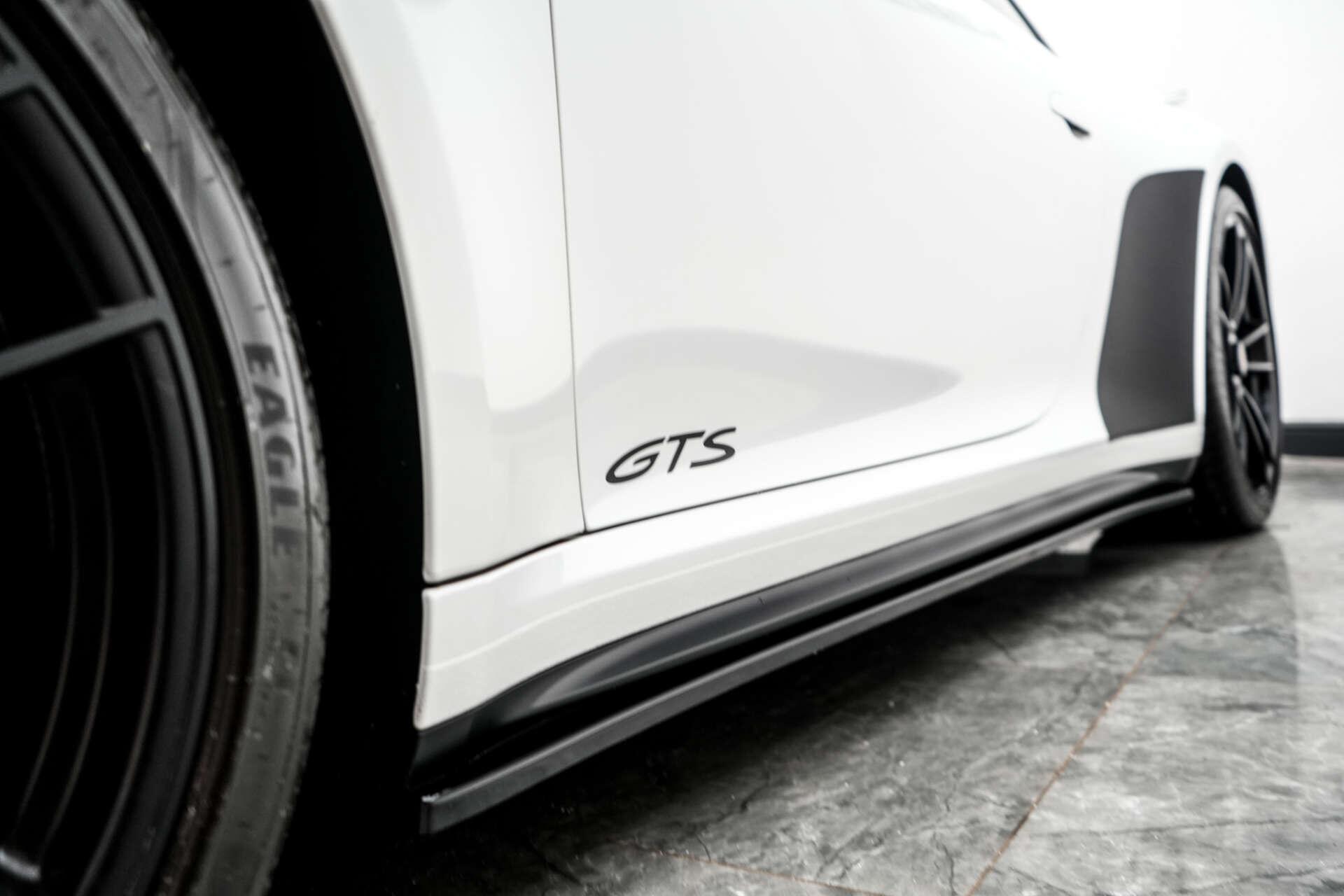 Porsche 911 view 13