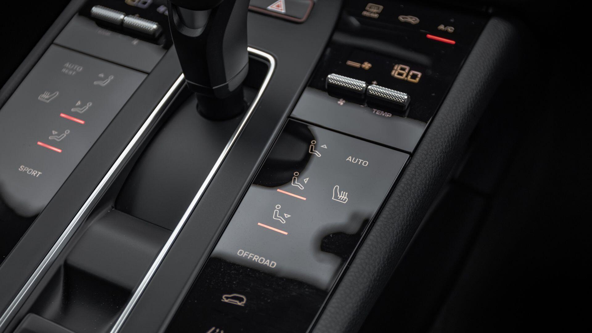 Porsche Macan view 16