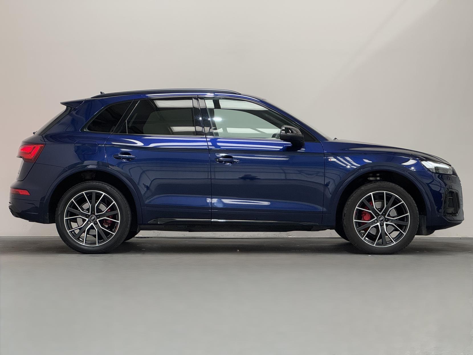 Audi Q5 view 14