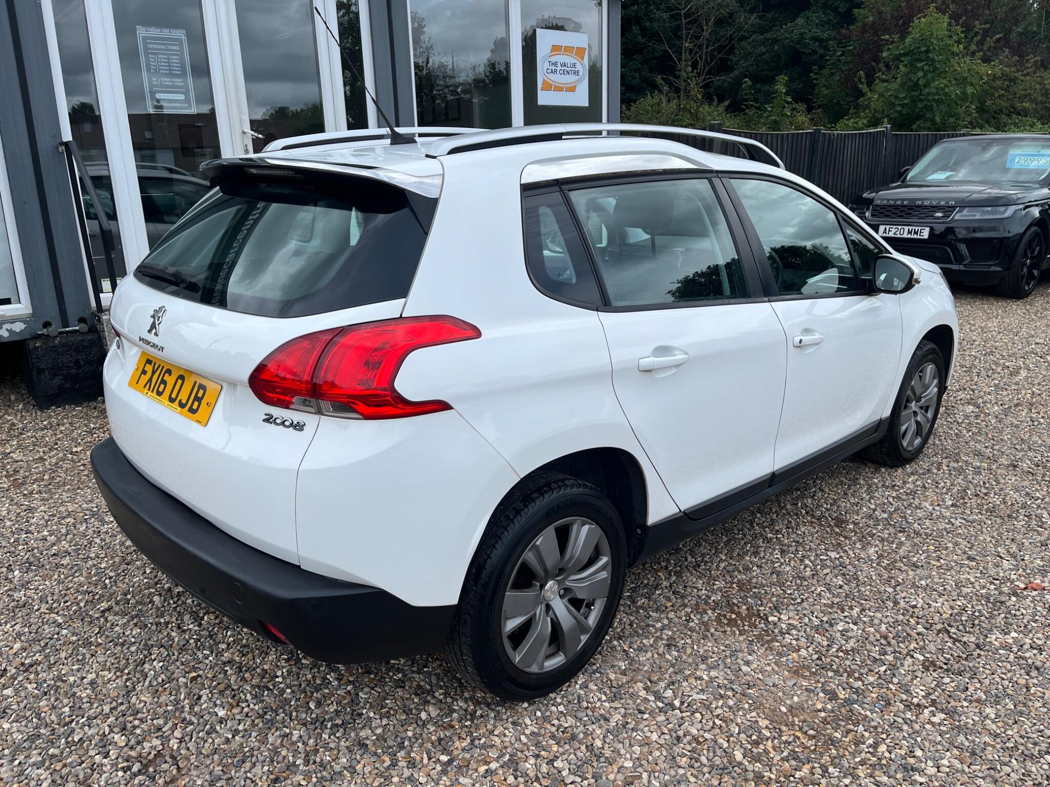 Peugeot 2008 view 4
