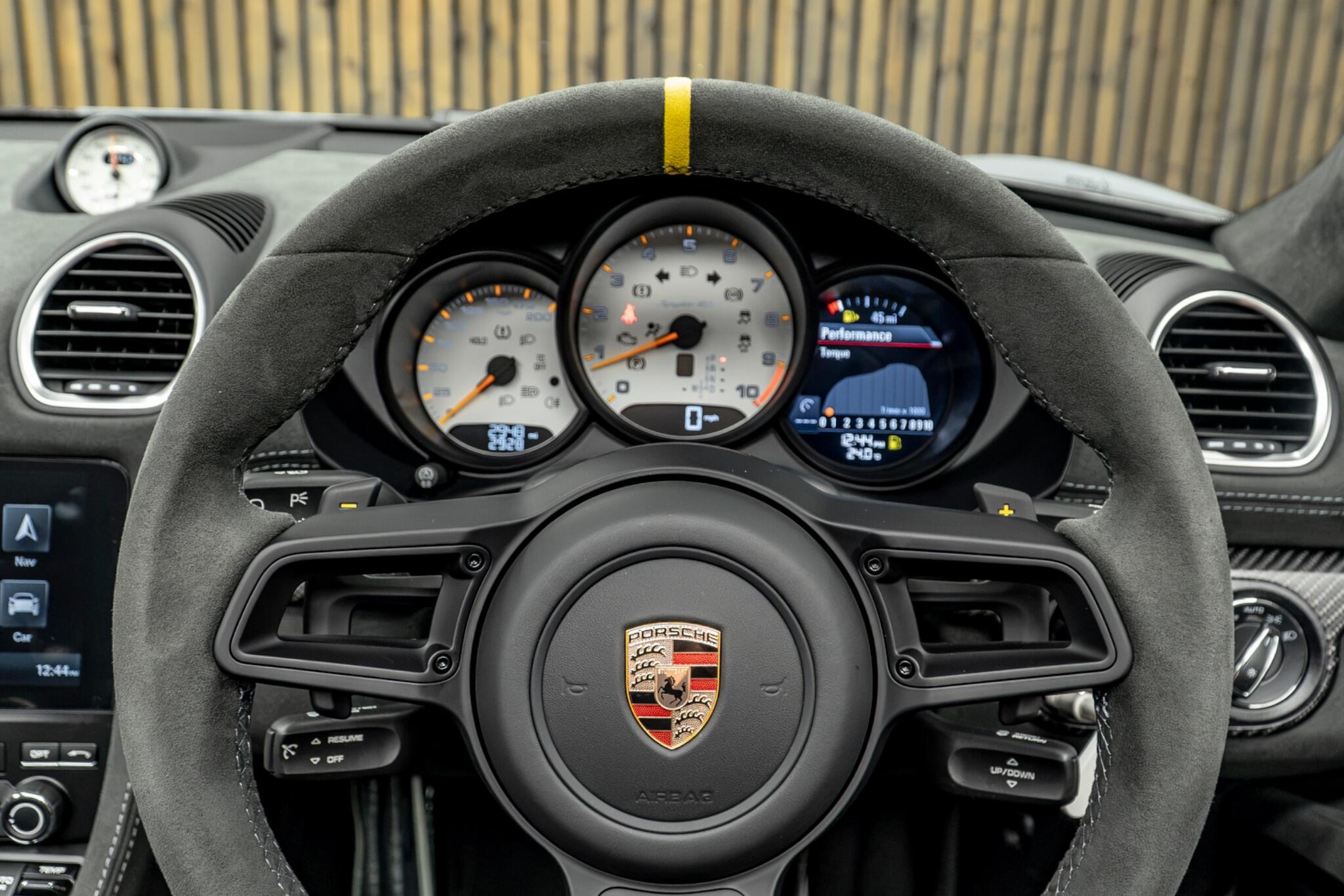 Porsche 718 Spyder view 34