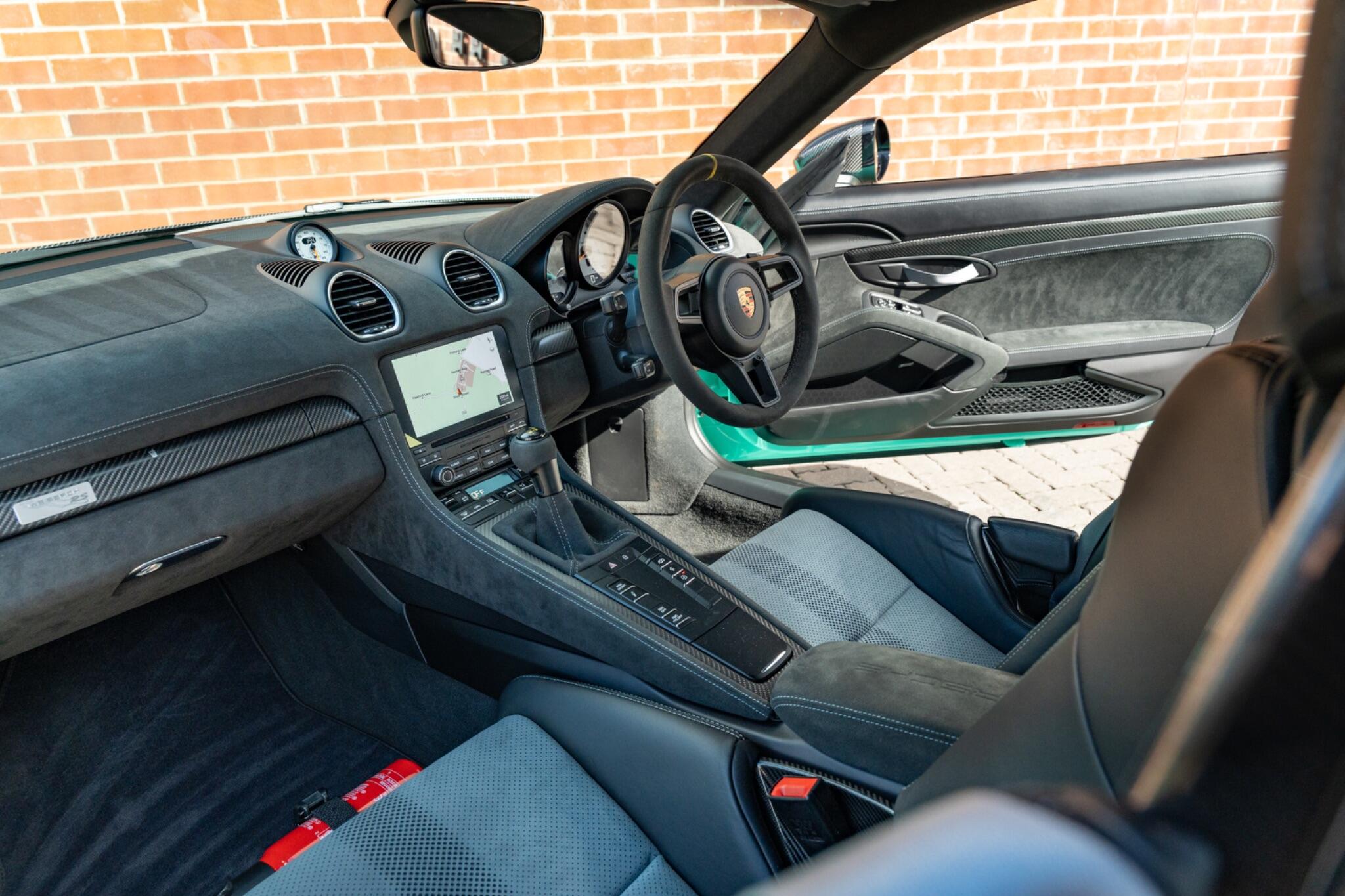 Porsche Cayman view 8