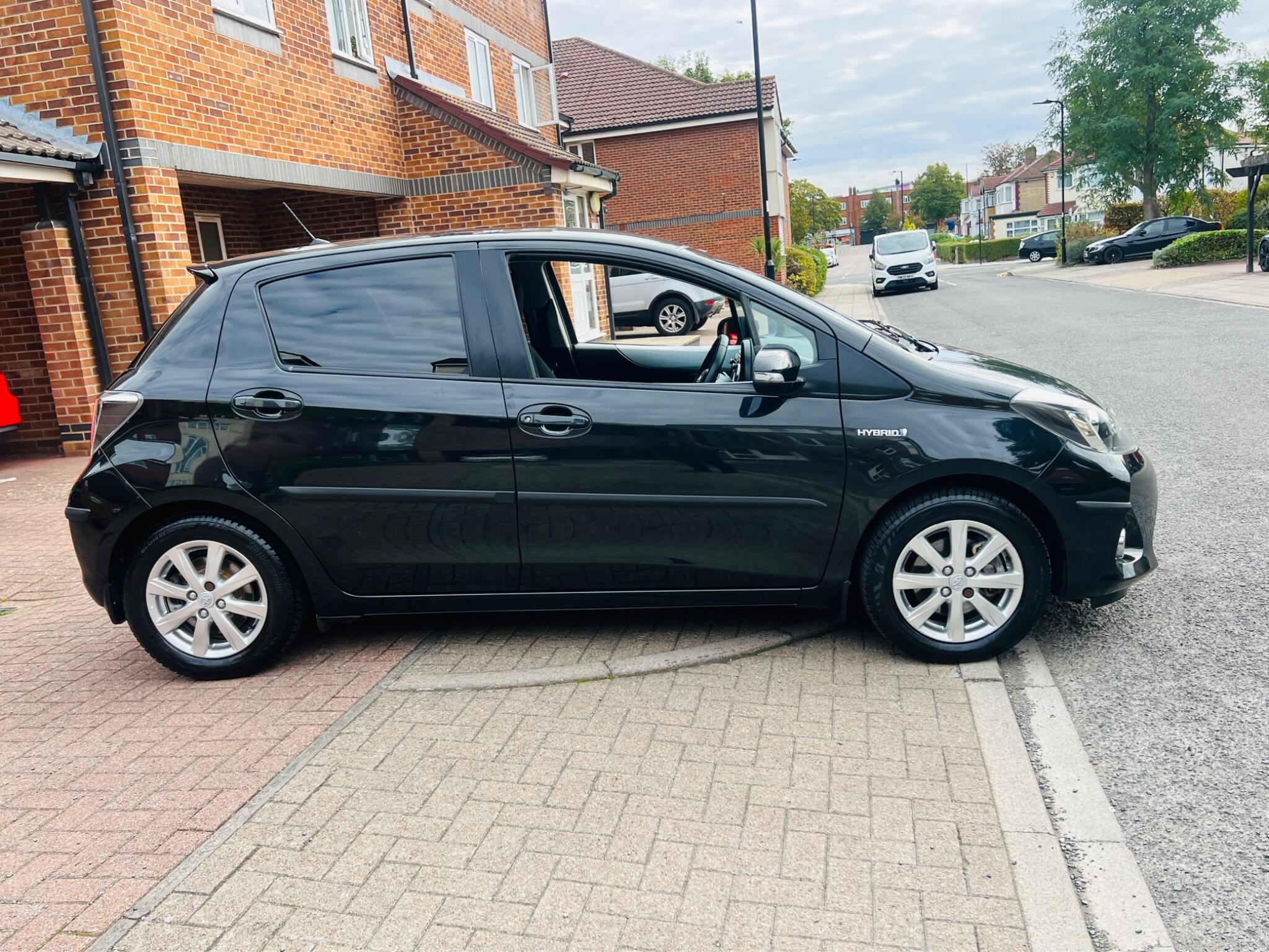 Toyota Yaris view 23