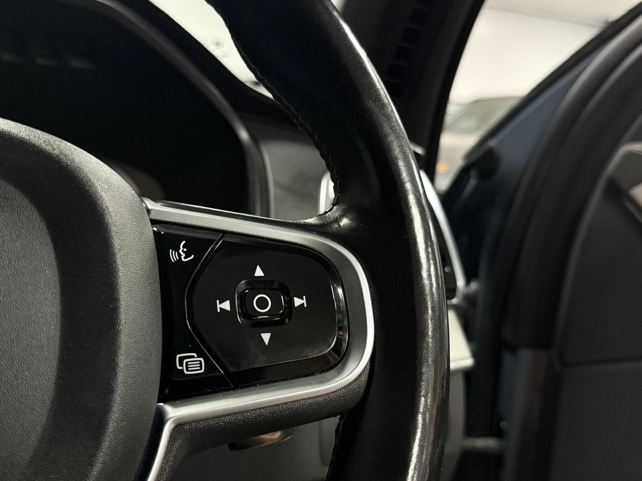 Volvo XC90 view 25