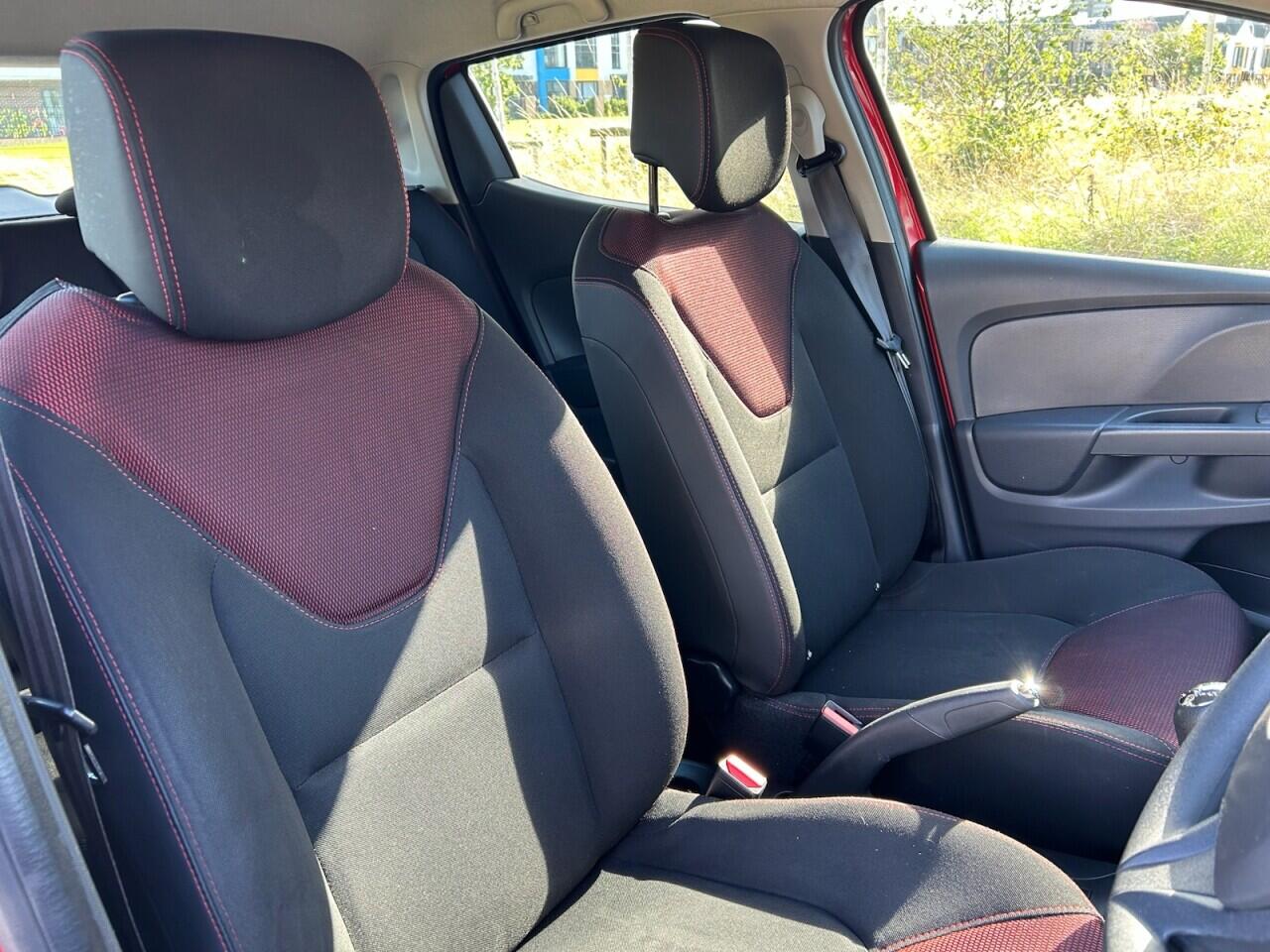 Renault Clio view 21