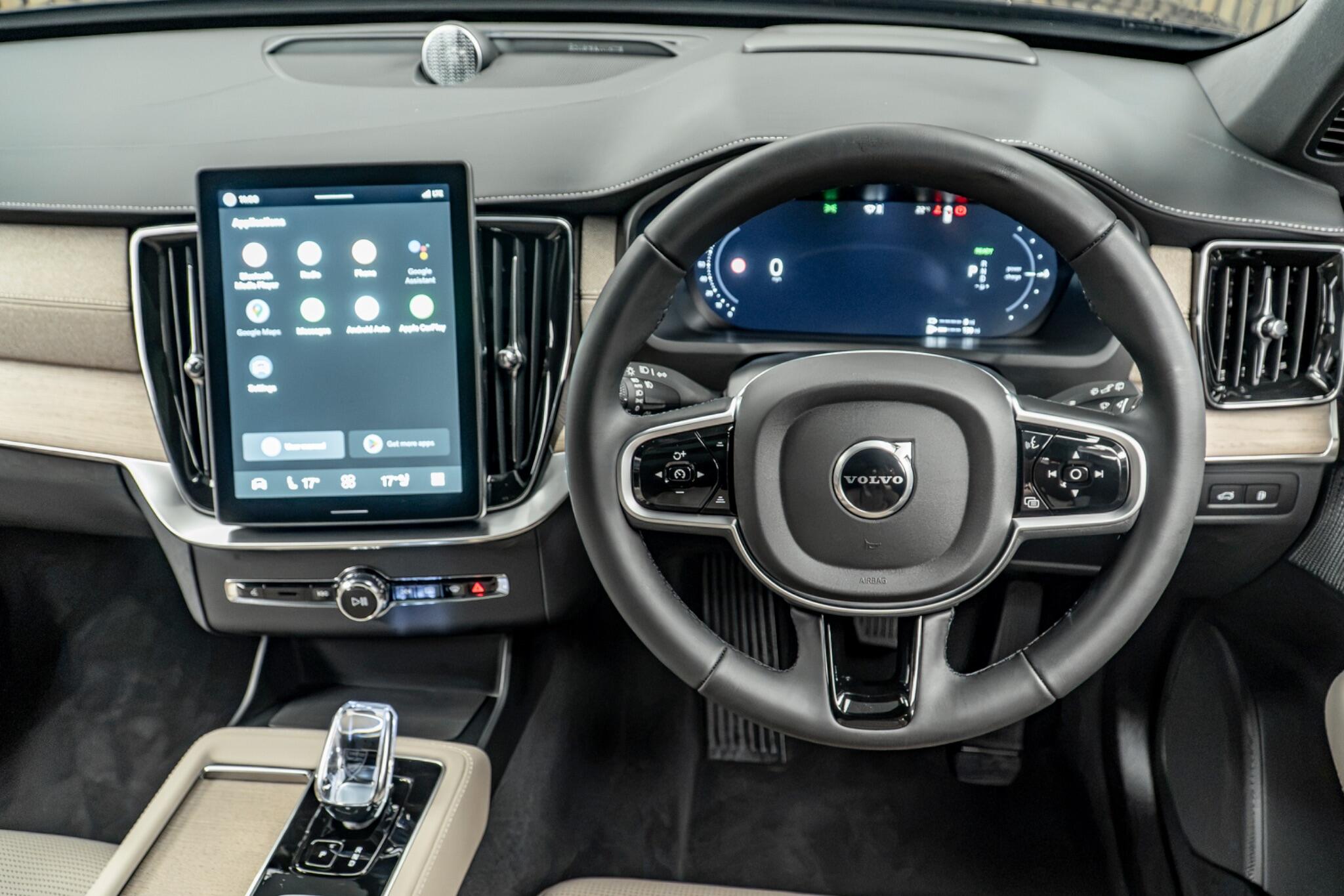 Volvo XC90 view 26