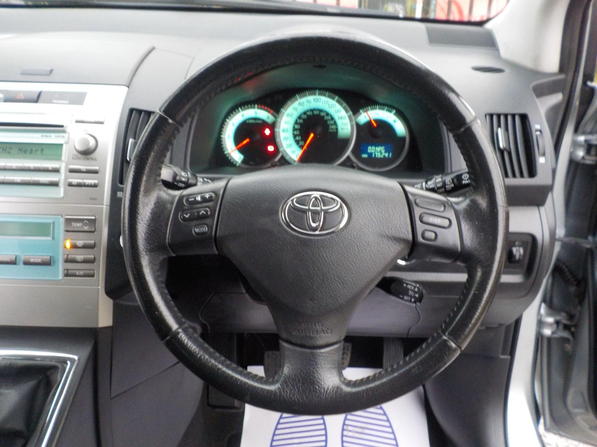Toyota Corolla Verso 2.2 D-4D SR 5dr