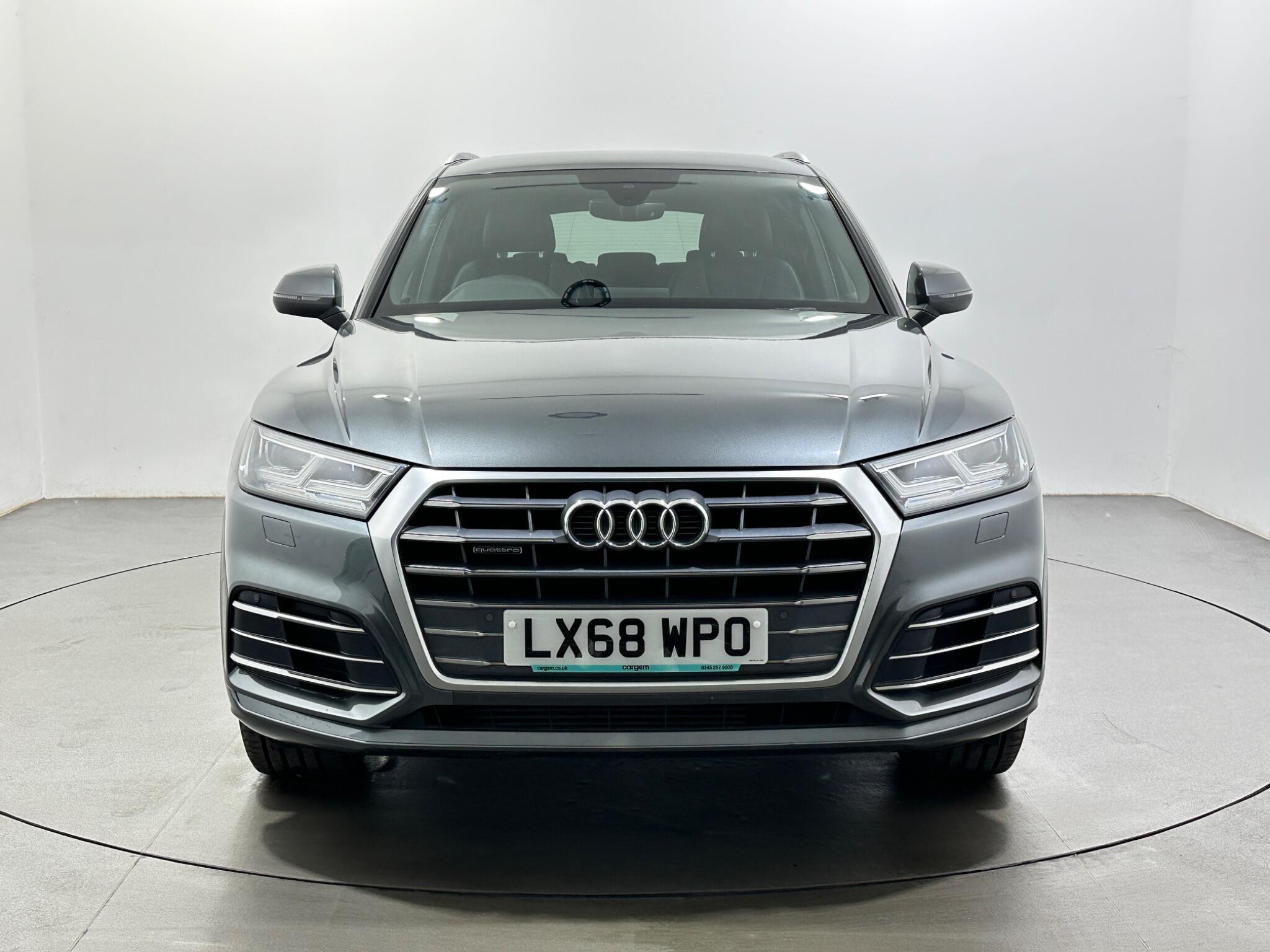 Audi Q5 view 3