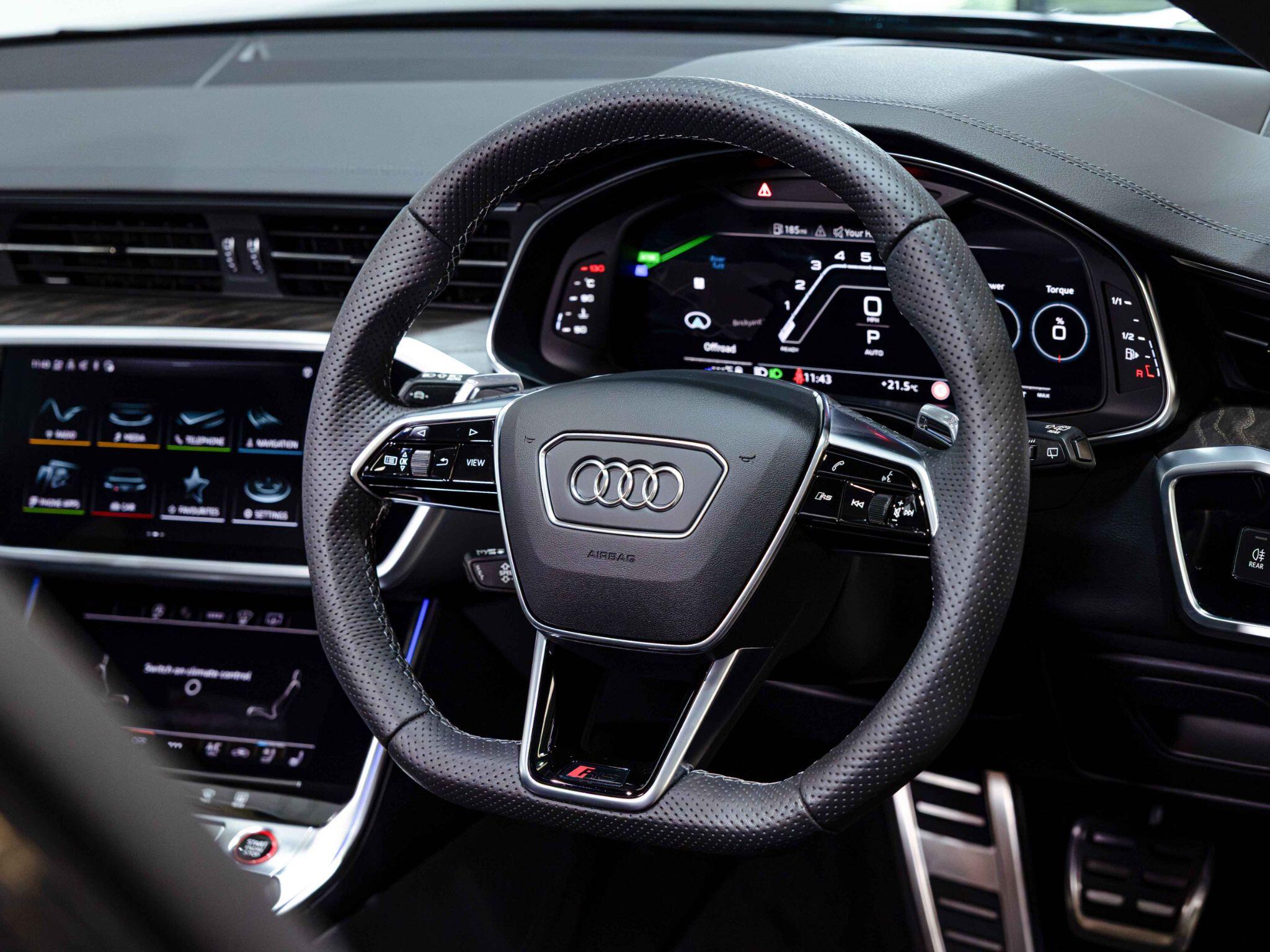 Audi RS6 Avant view 18