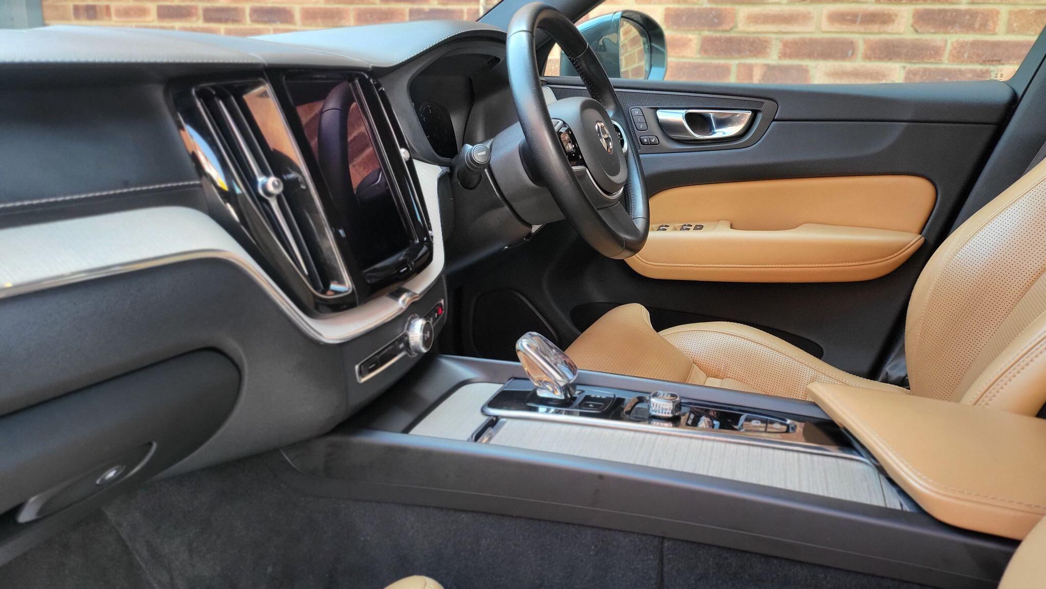 Volvo XC60 view 10