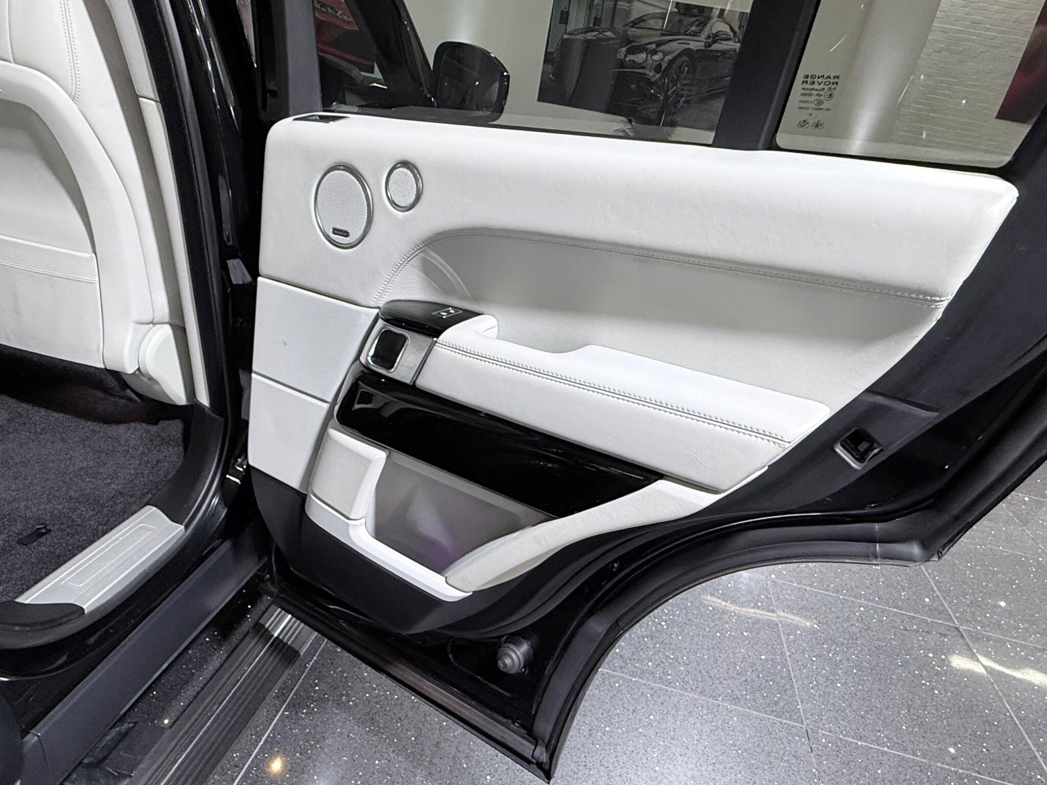Land Rover Range Rover view 53