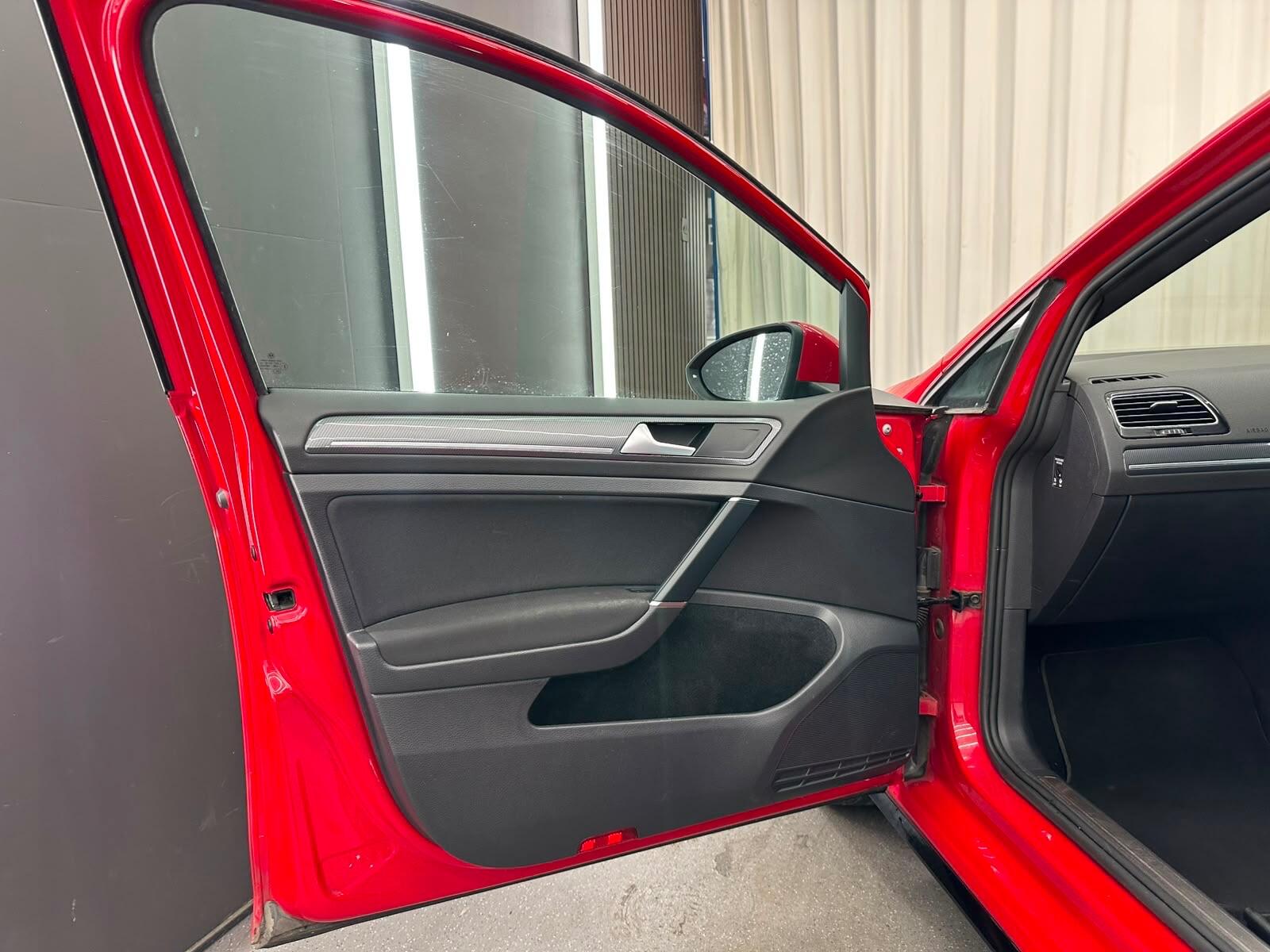 Volkswagen Golf view 16