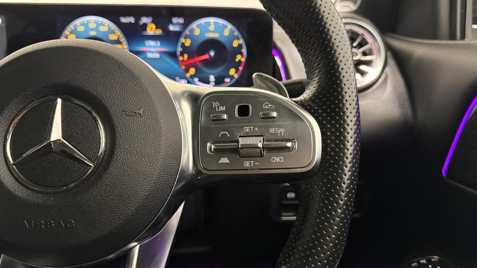 Mercedes-Benz GLB view 19