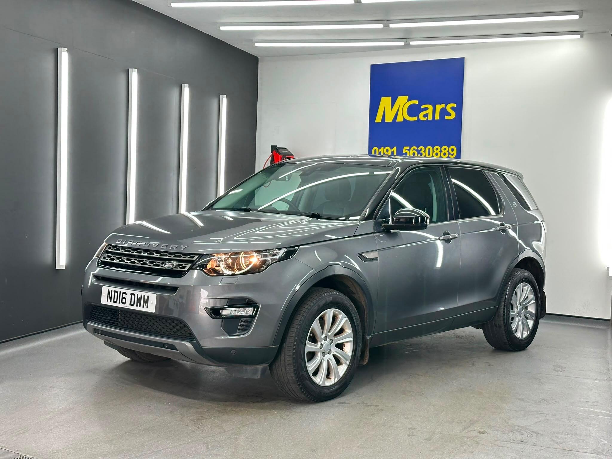 Land Rover Discovery Sport view 3