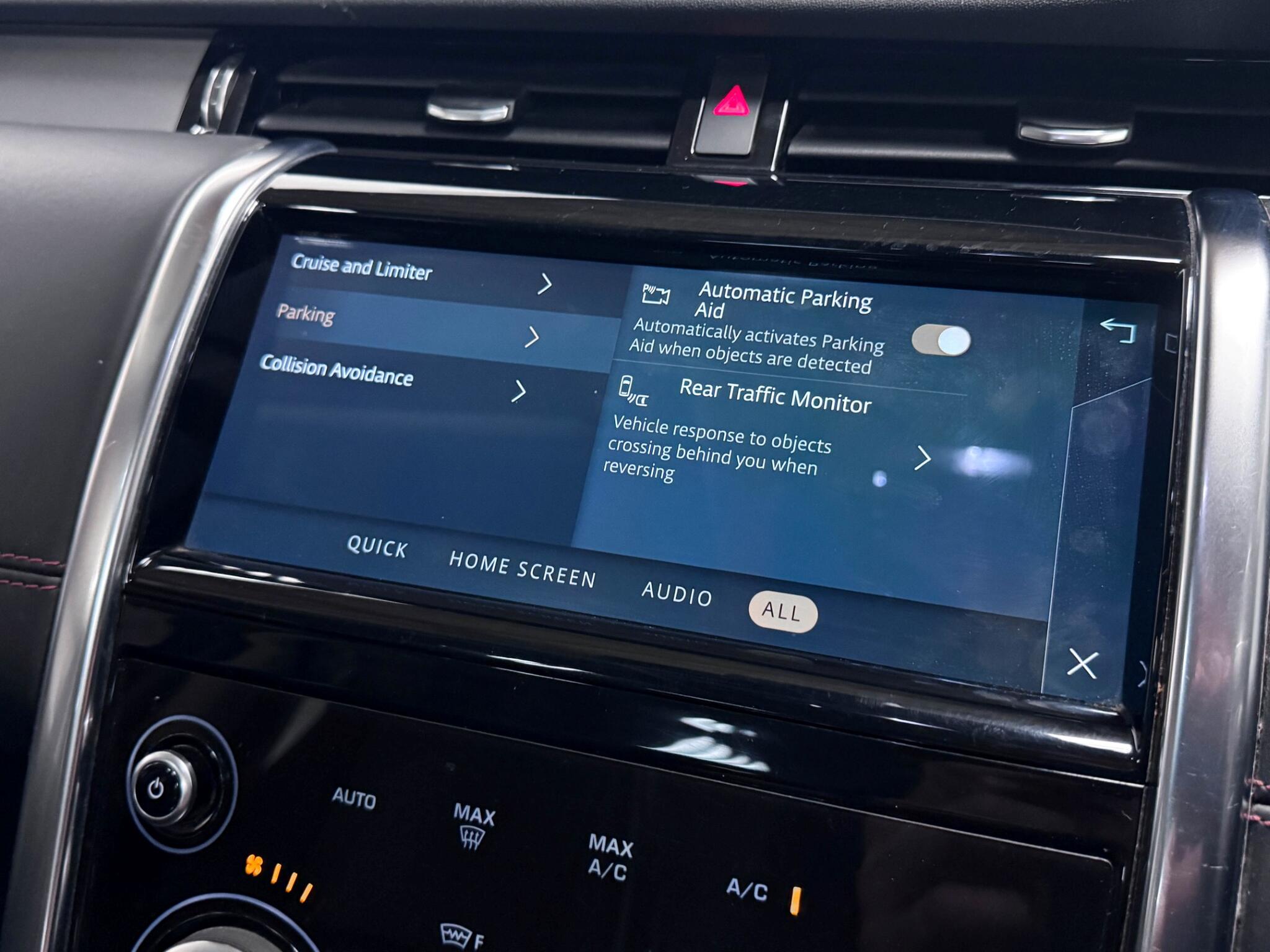 Land Rover Discovery Sport view 75