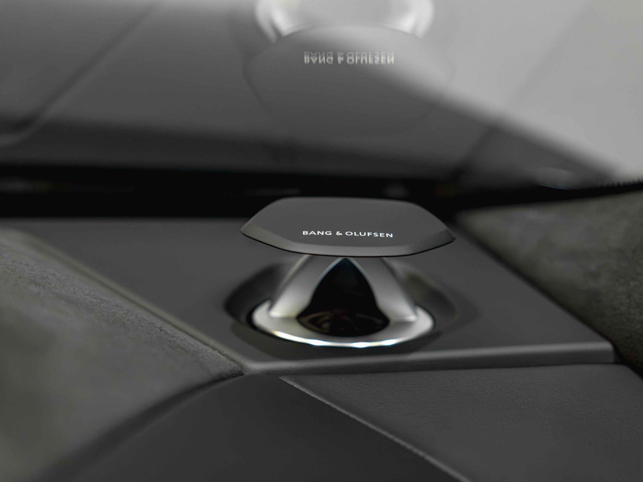 Lamborghini Urus view 19