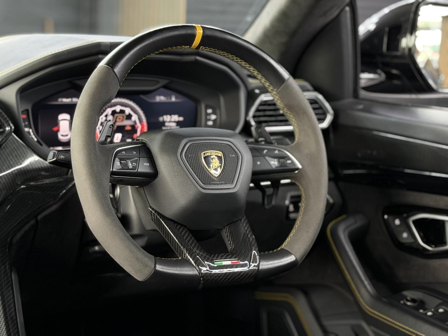 Lamborghini Urus view 41