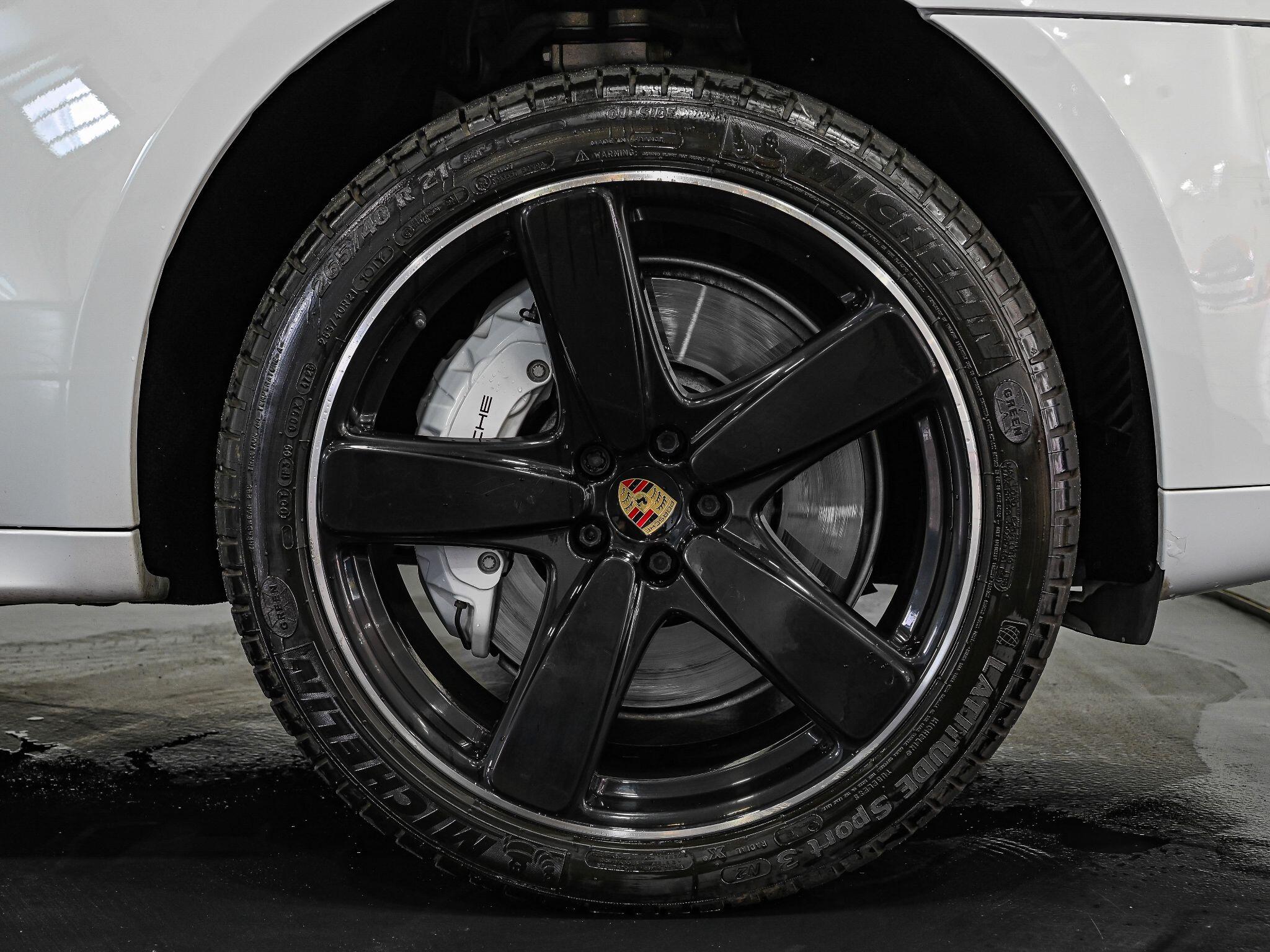 Porsche Macan view 6