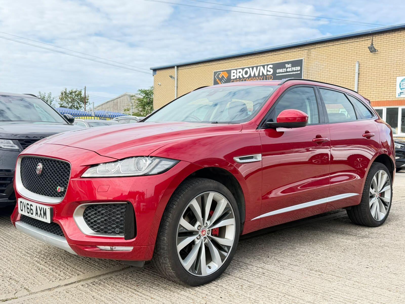 Jaguar F-Pace view 3