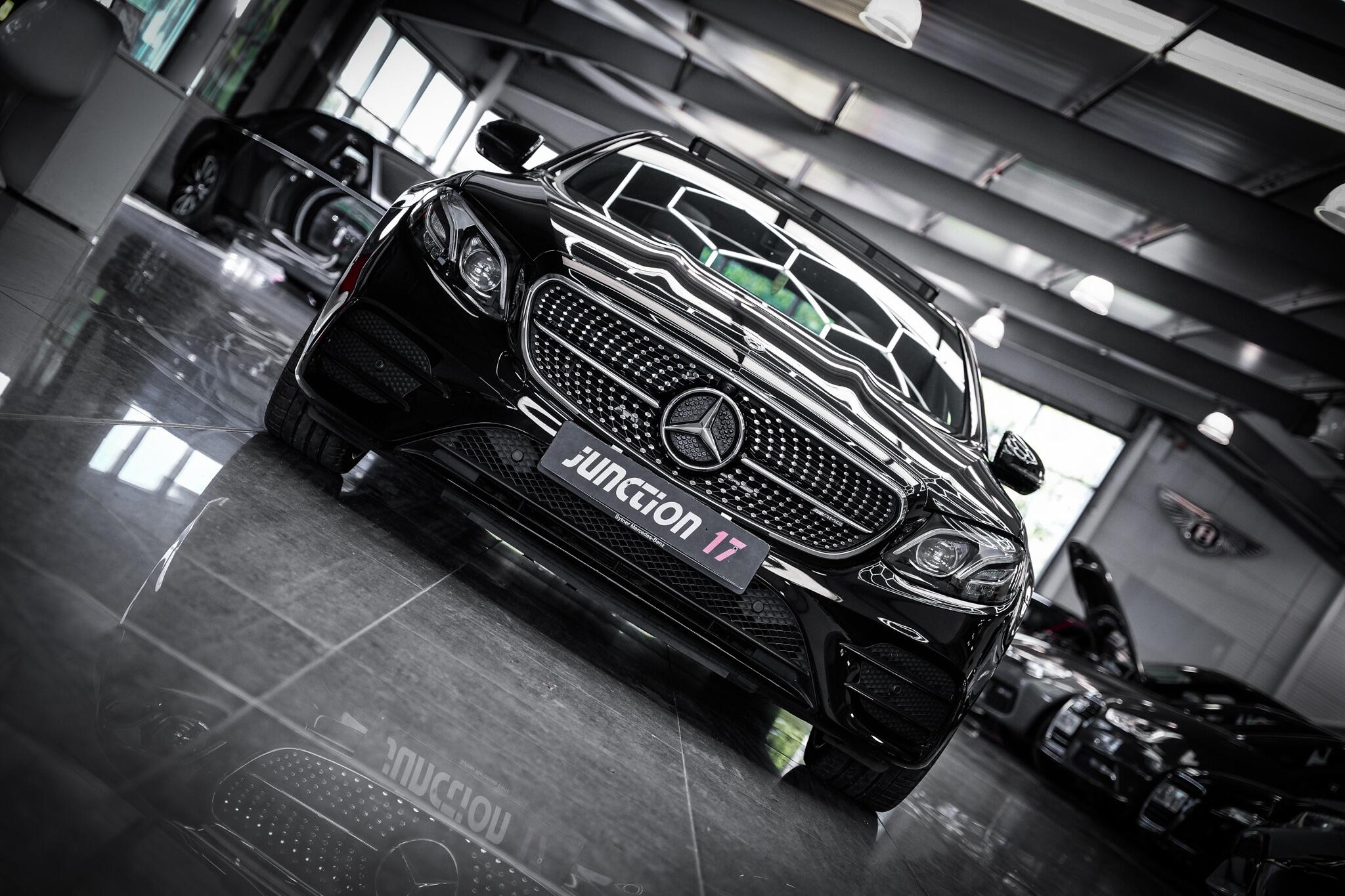 Mercedes-Benz E-Class view 4