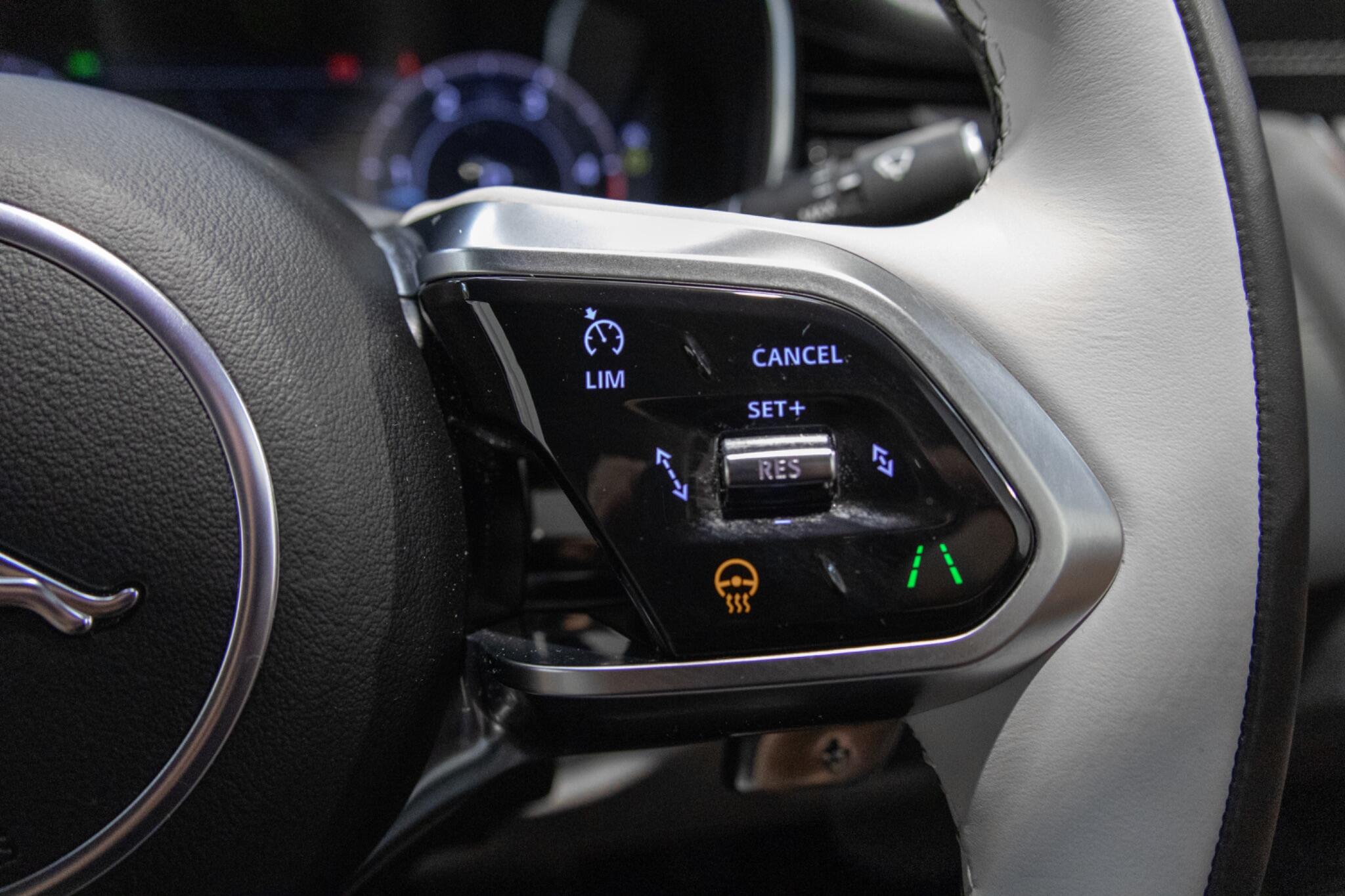 Jaguar XF view 30