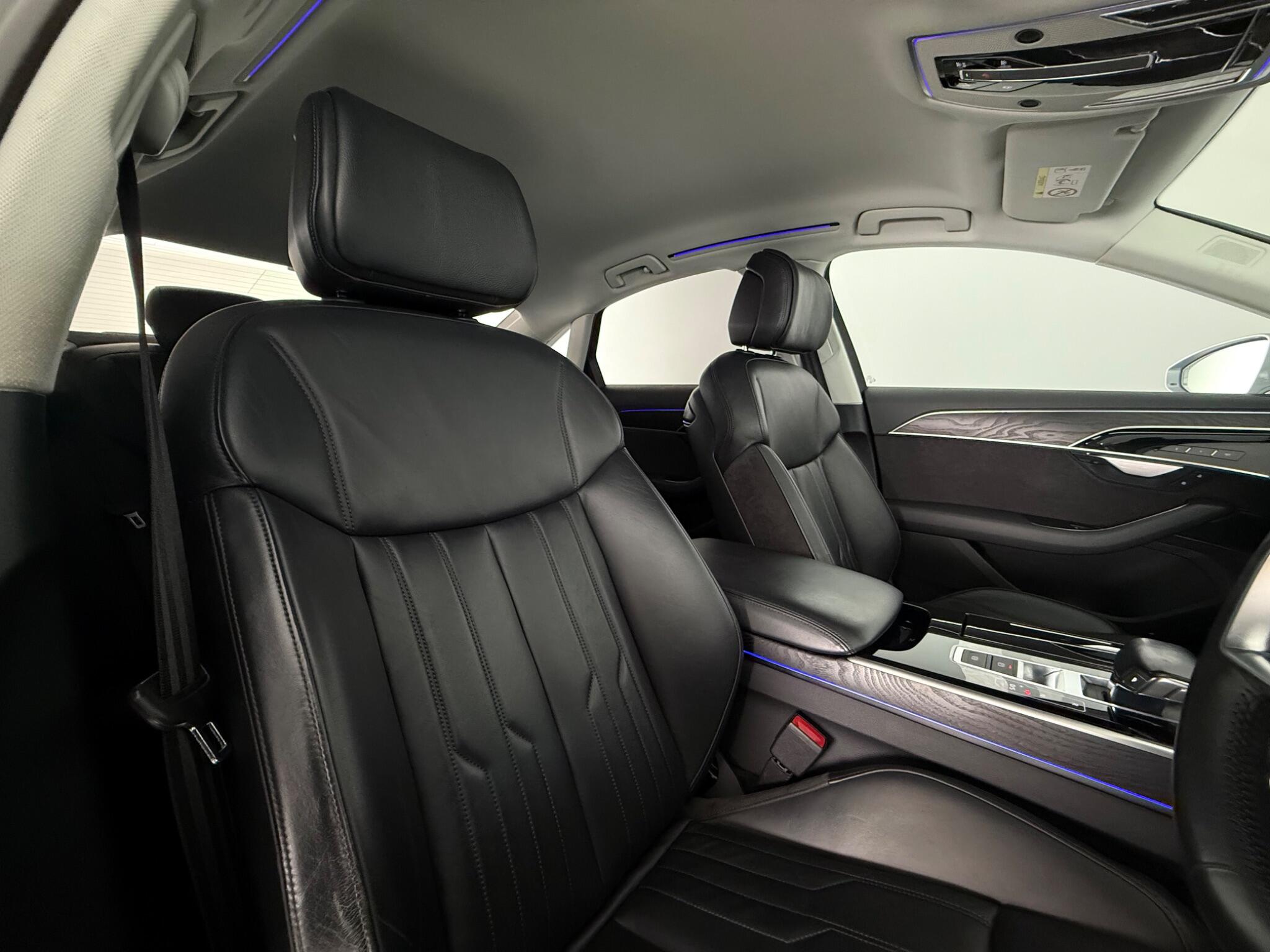 Audi A8 view 32