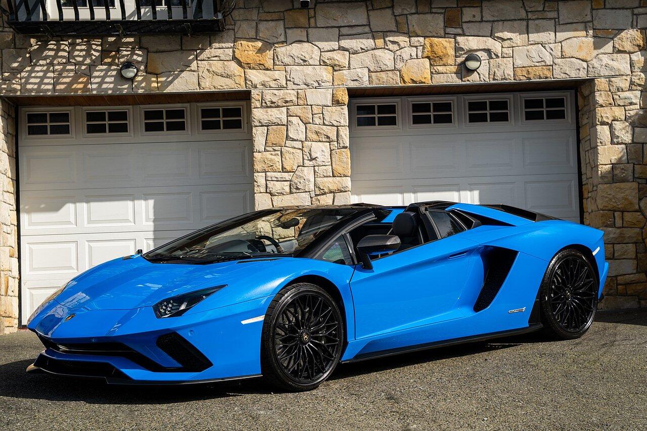 Lamborghini Aventador view 44