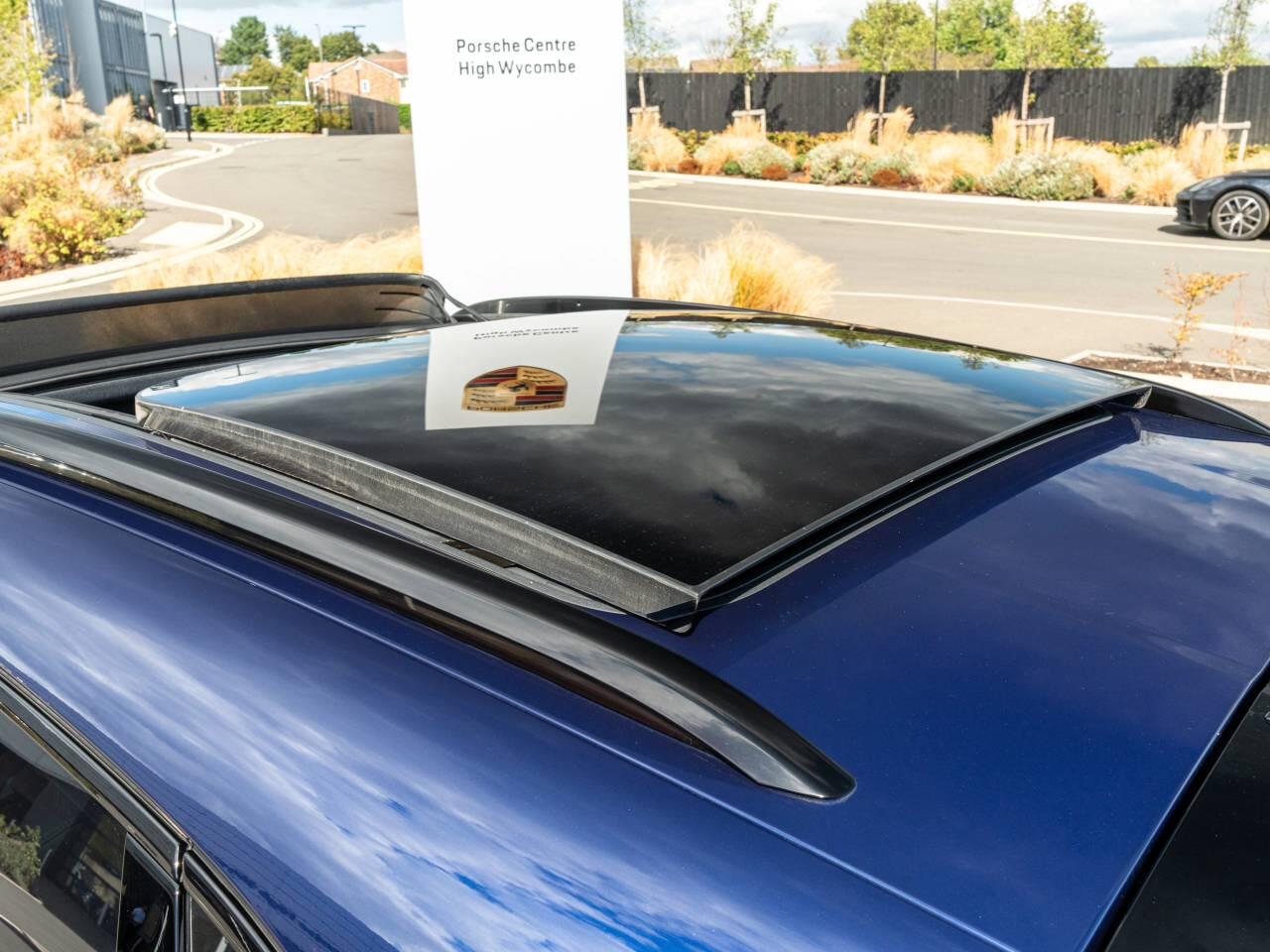 Porsche Macan view 12