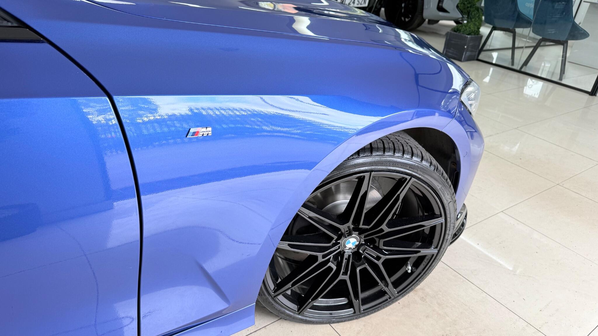 BMW 3 Series view 22