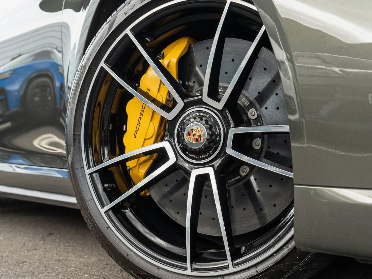 Porsche 911 view 45