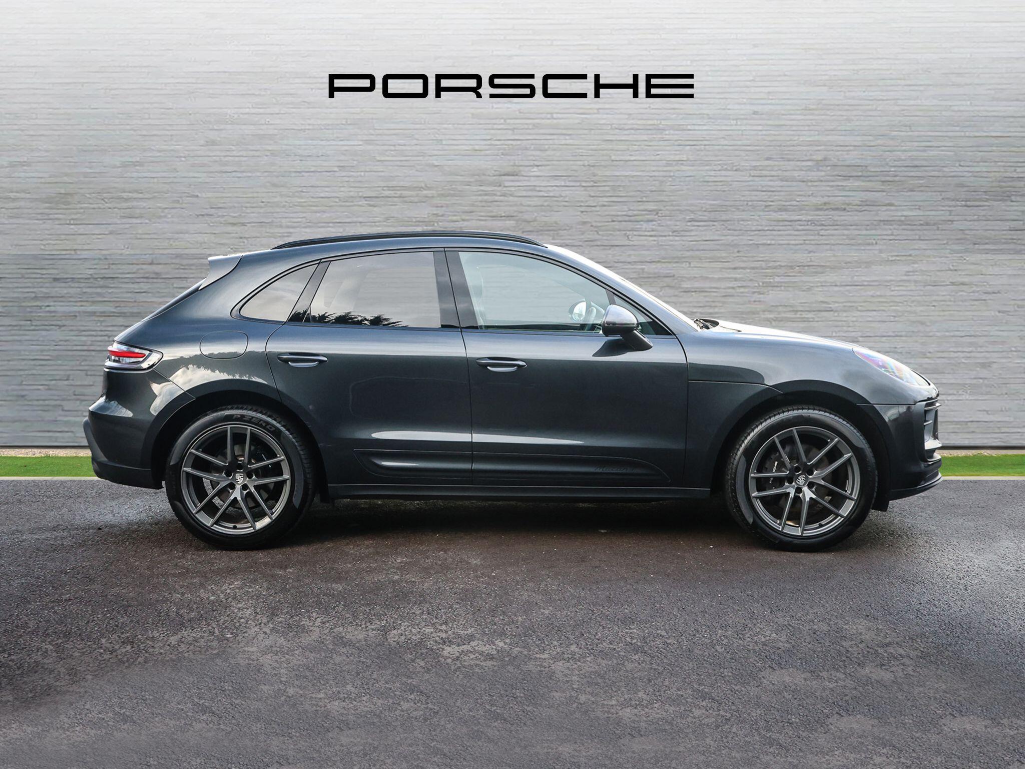 Porsche Macan view 45