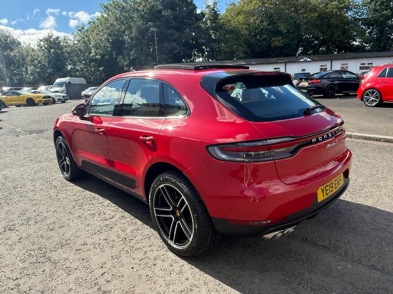 Porsche Macan view 8