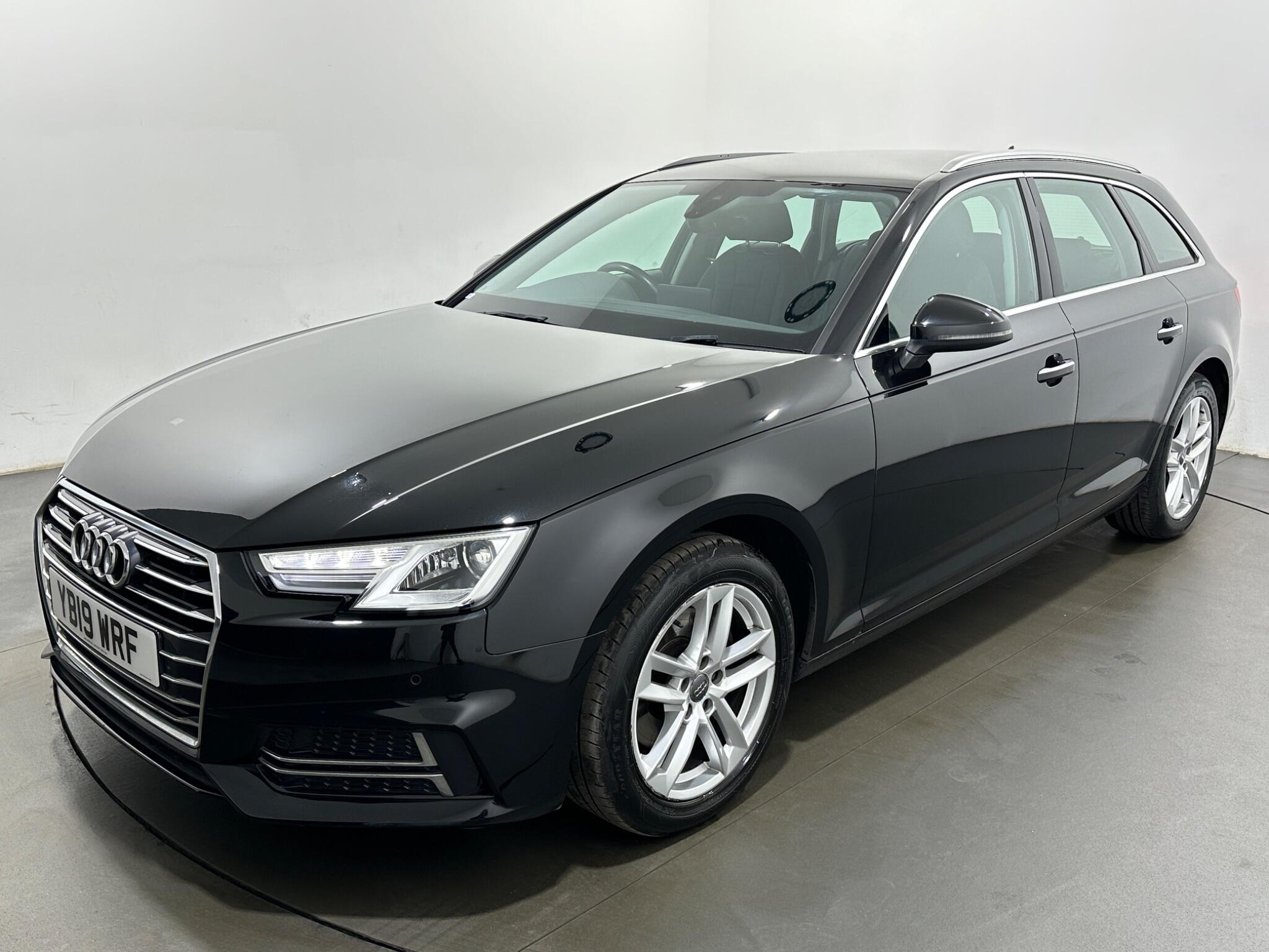 Audi A4 view 52