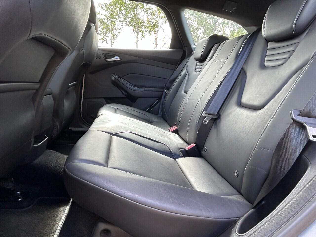 Ford Focus view 23