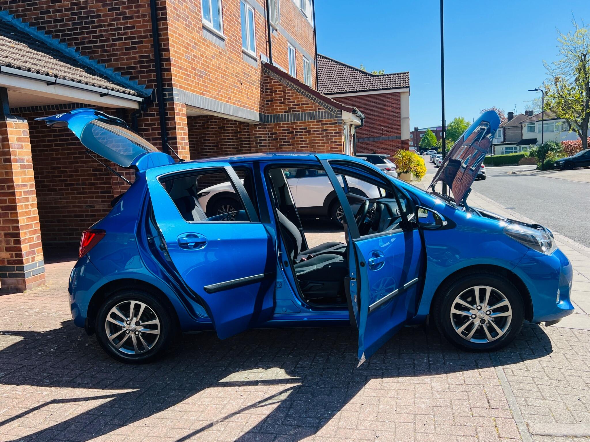 Toyota Yaris view 25