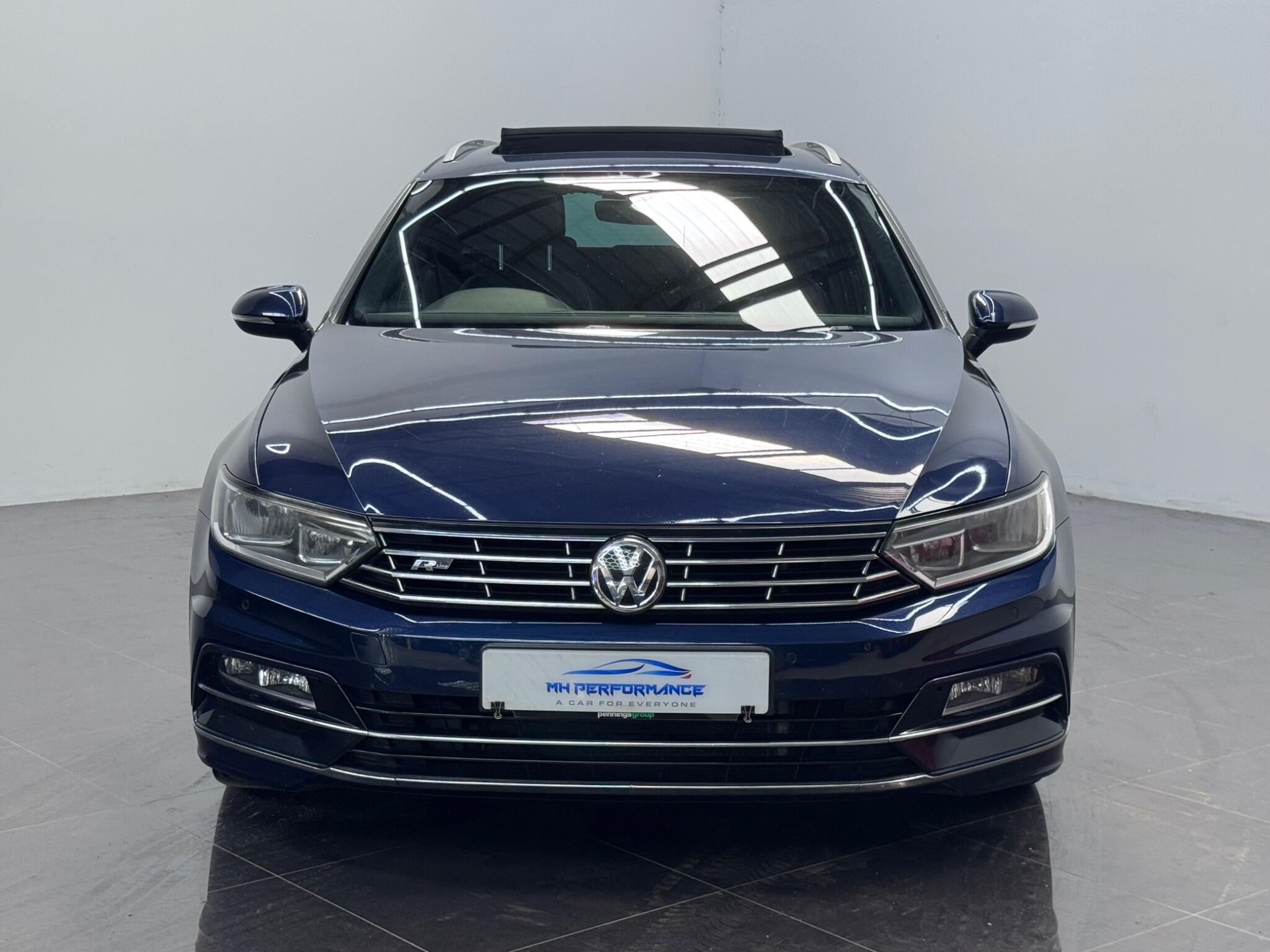 Volkswagen Passat view 2