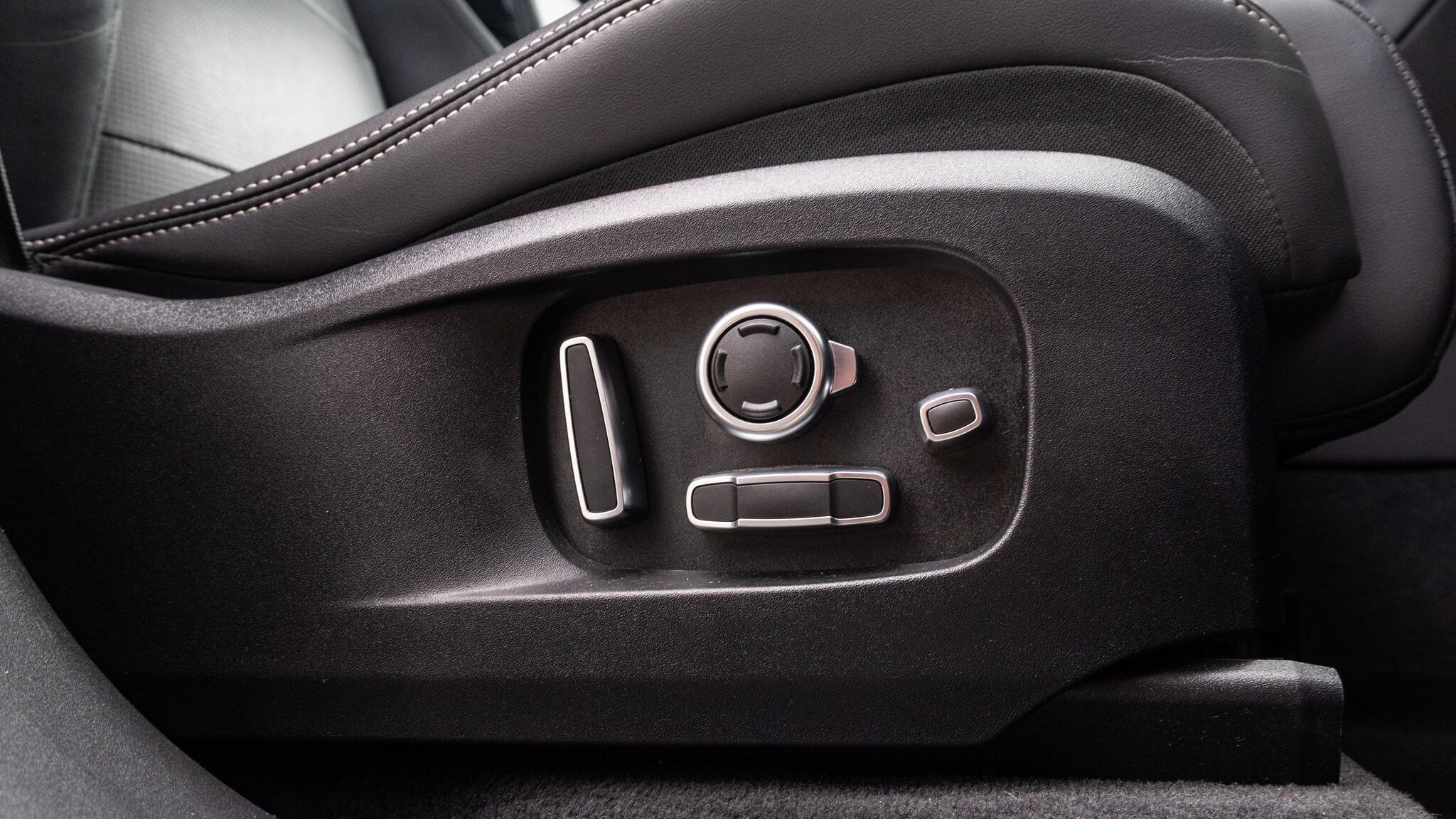 Jaguar F-Pace view 75