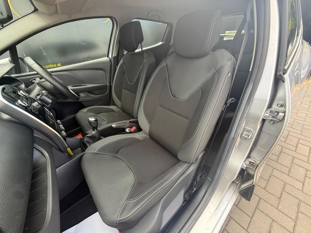 Renault Clio view 24