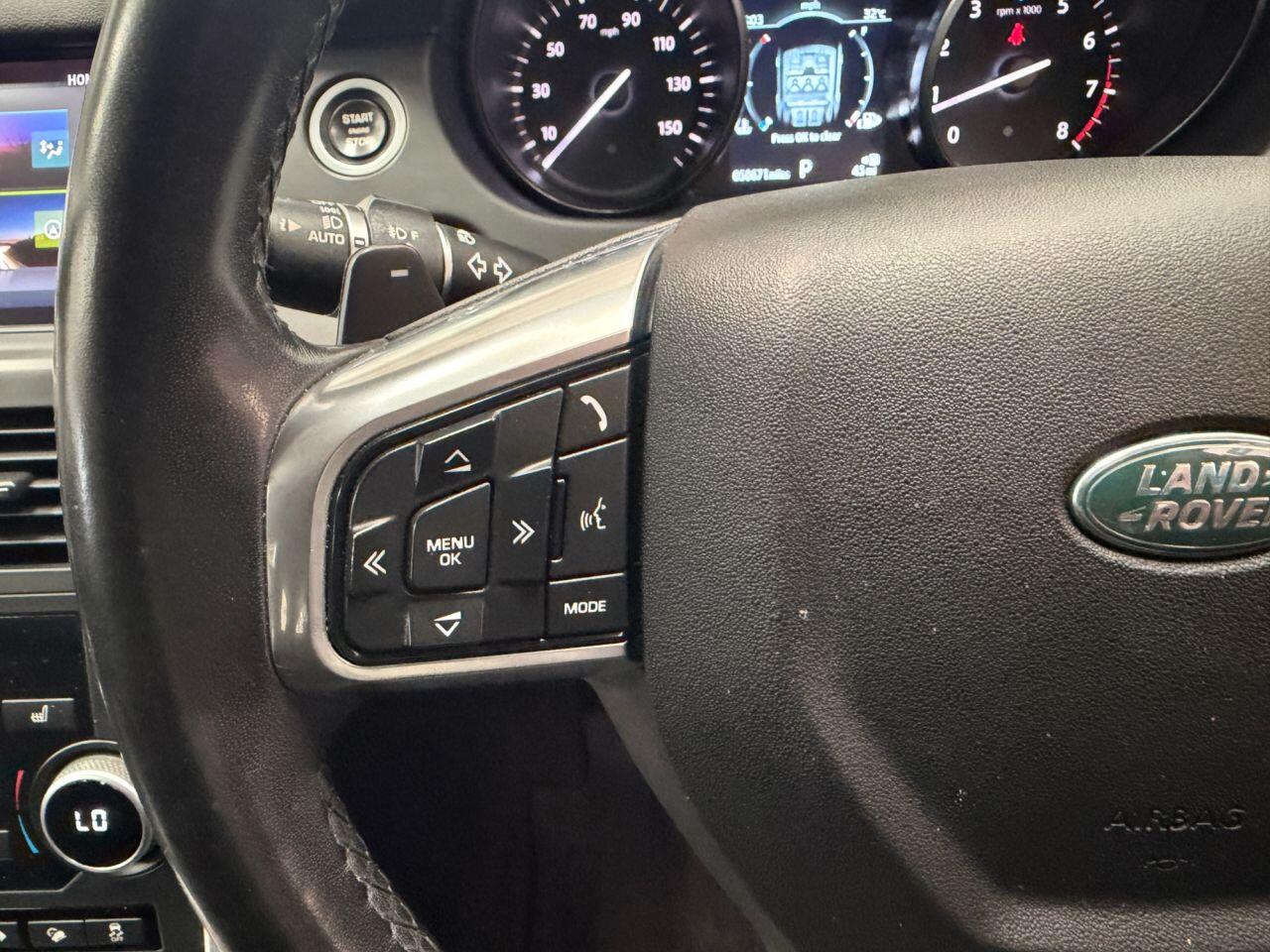 Land Rover Discovery Sport view 30